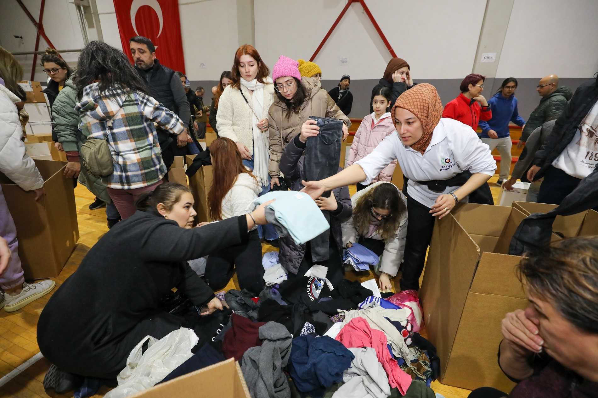 İzmir Belediyelerinden deprem bölgesine destek büyüyor! İzmir'den depremzedelere yardım eli