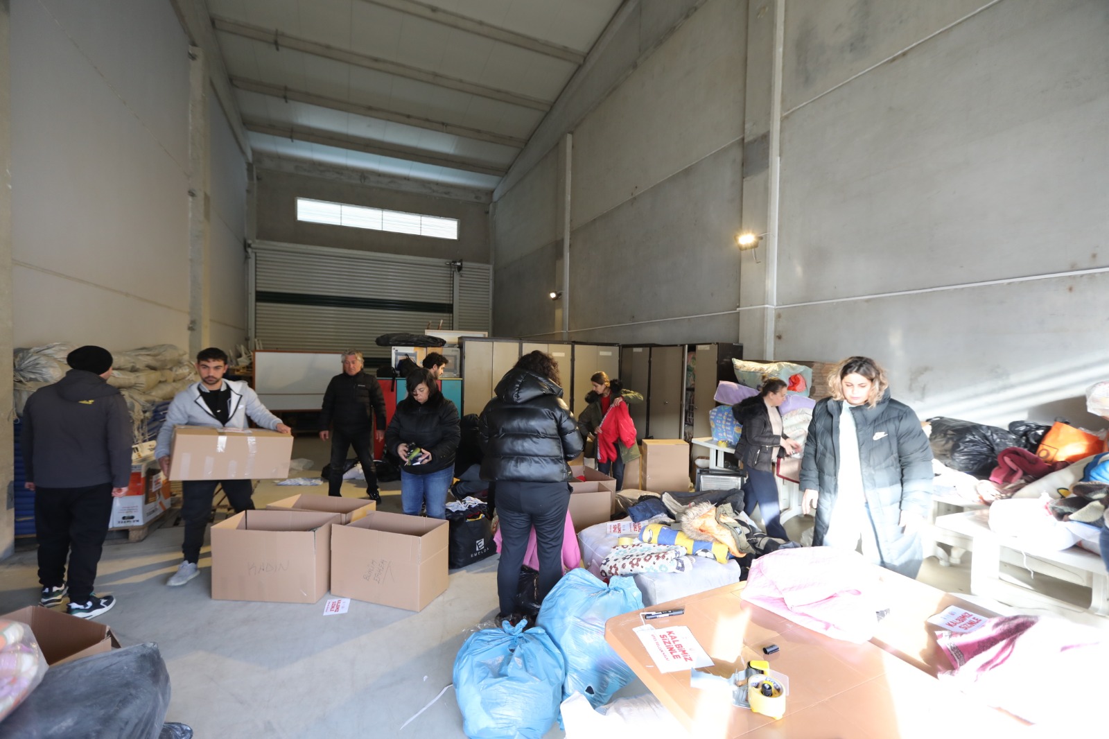 İzmir Belediyelerinden deprem bölgesine destek büyüyor! İzmir'den depremzedelere yardım eli