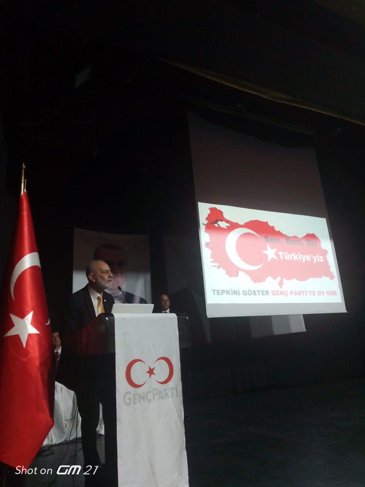 Genç Parti Kurucu Genel Başkanı Cem Uzan; “Cumhuriyet’i yobaz ve hokkabazlara bırakmayacağız!”