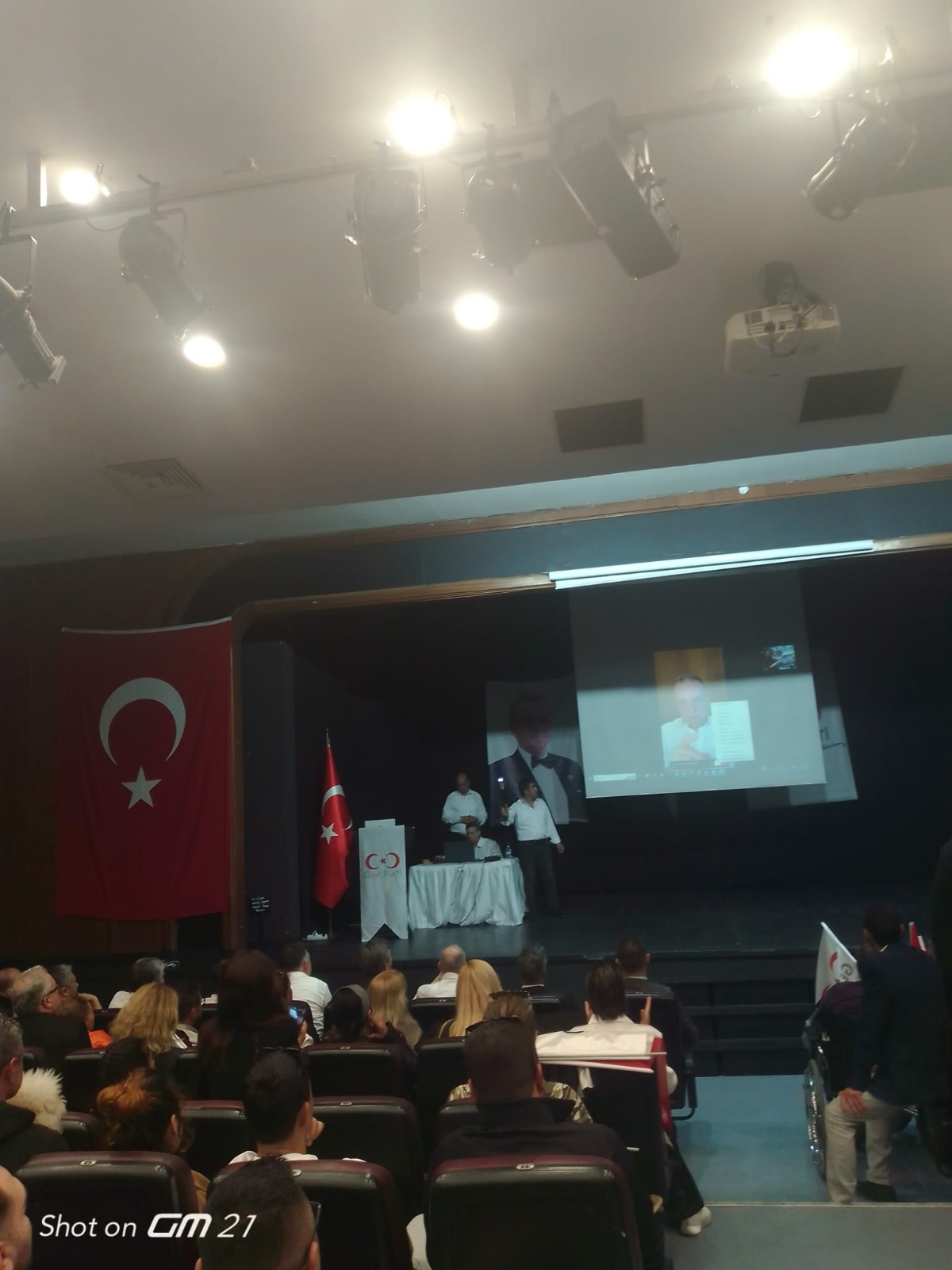 Genç Parti Kurucu Genel Başkanı Cem Uzan; “Cumhuriyet’i yobaz ve hokkabazlara bırakmayacağız!”
