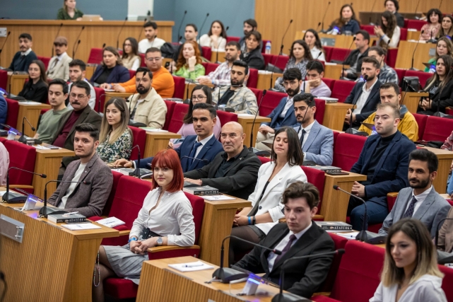 Dünyada örneği yok: İzmir Gençlik Belediyesi toplandı