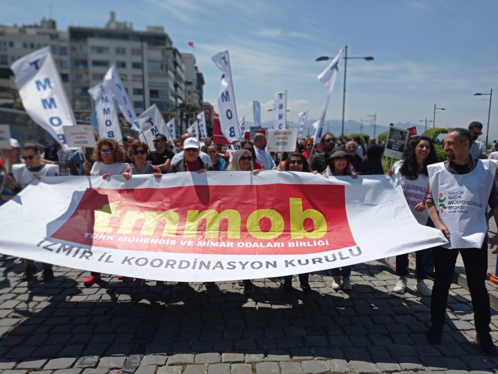 1 Mayıs Gündoğdu’da kutlandı: İşçiler için bir seçenek var... O da iktidarı göndermek