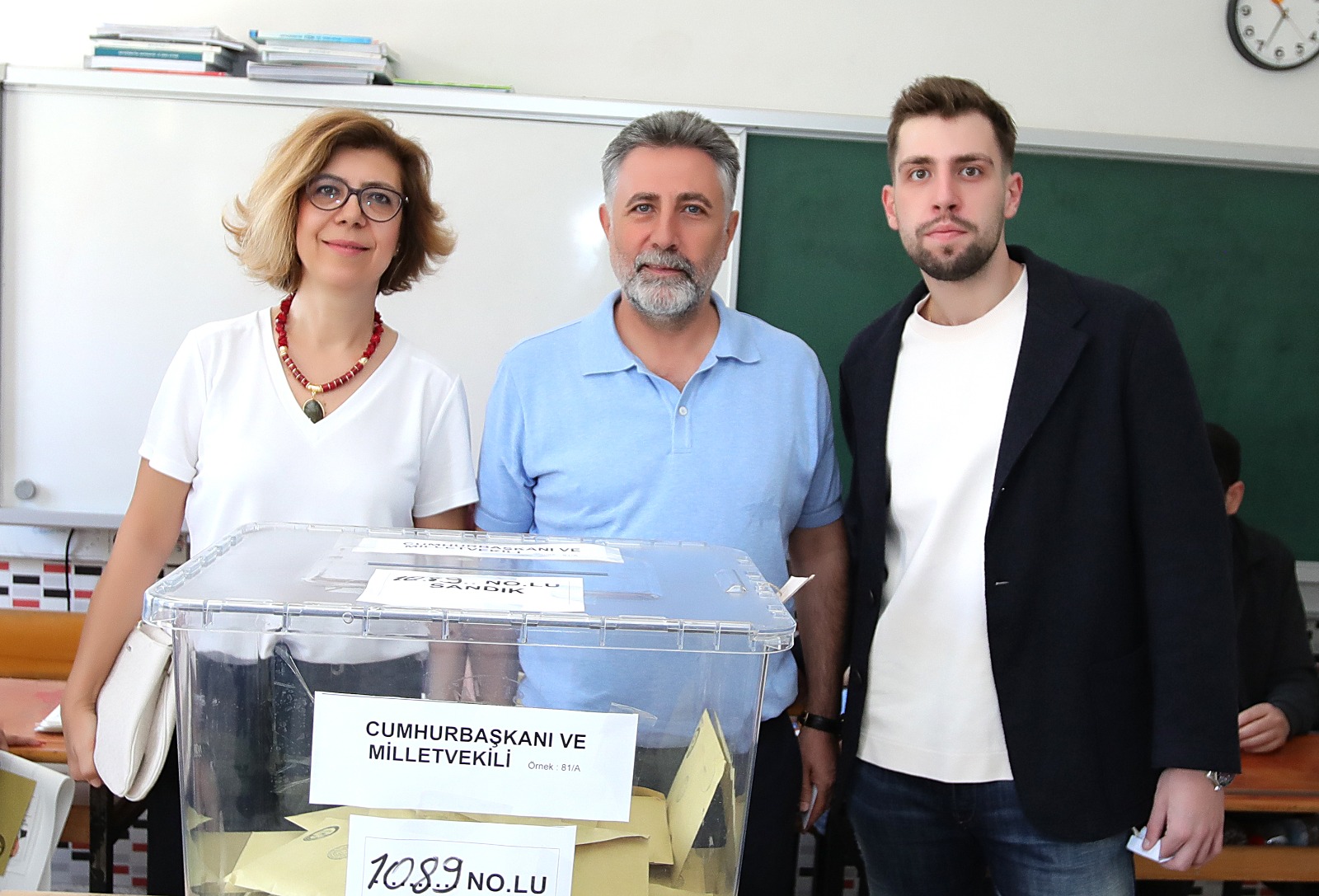 Bayraklı Belediye Başkanı Sandal oyunu kullandı