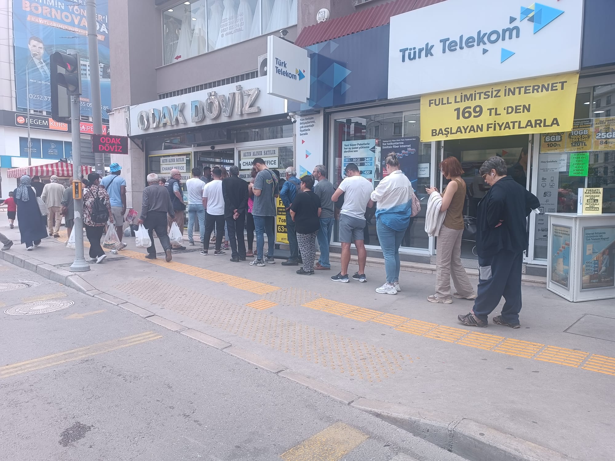 Dedikodusu bile yetti! Doların 30 TL olacağı iddiasıyla kuyruklar oluştu