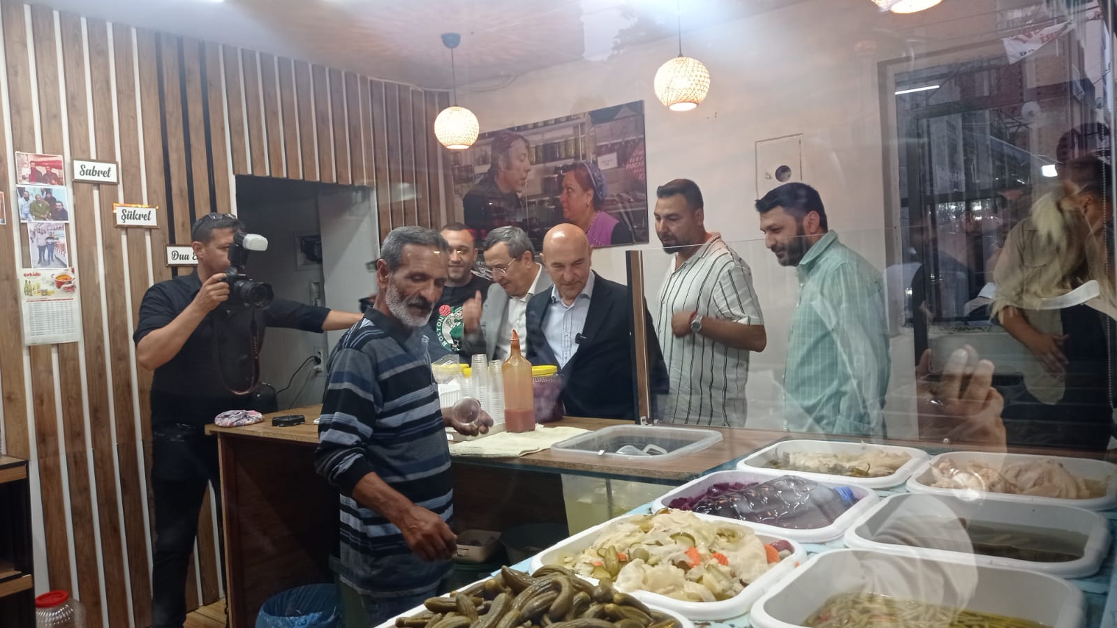 Başkan Soyer Roman vatandaşları ziyaret etti: 