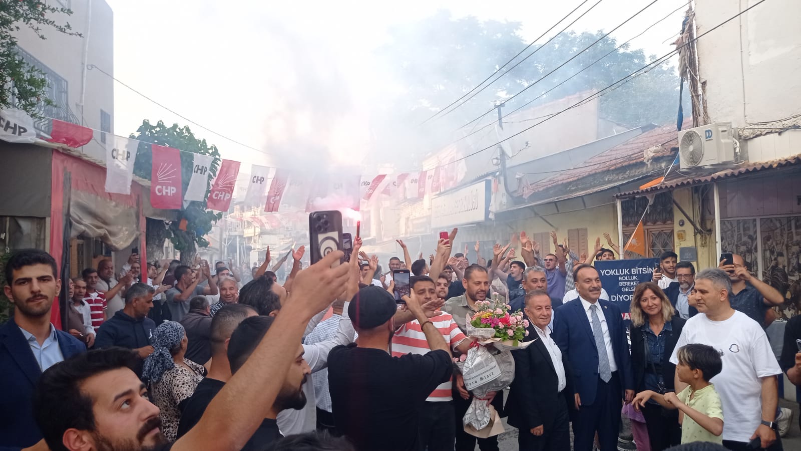 Başkan Soyer Roman vatandaşları ziyaret etti: 