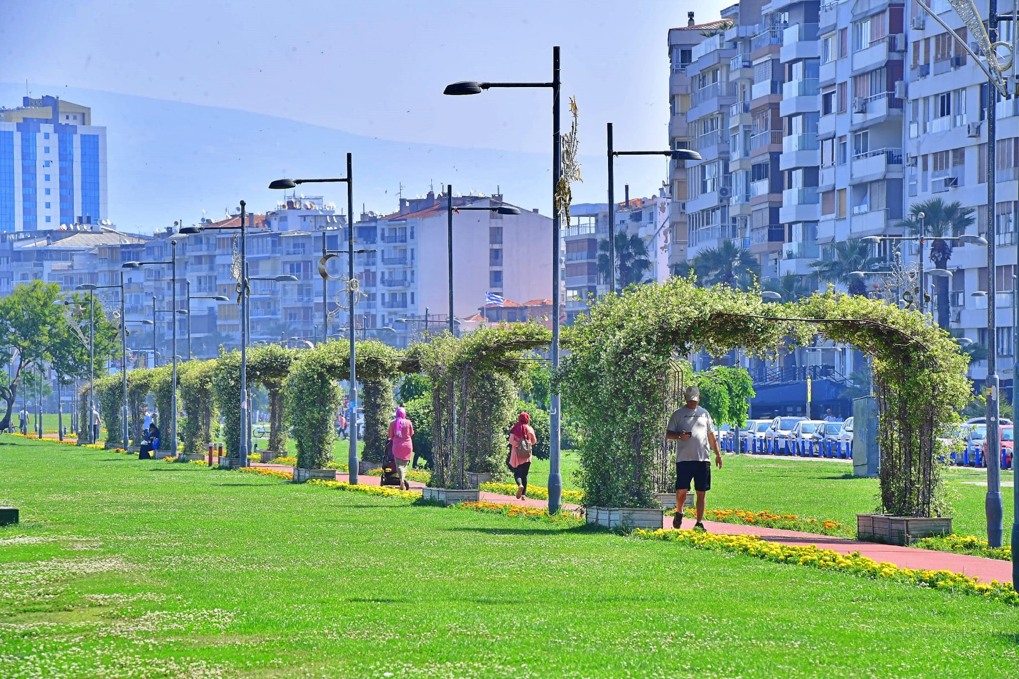 İzmir çiçek açtı
