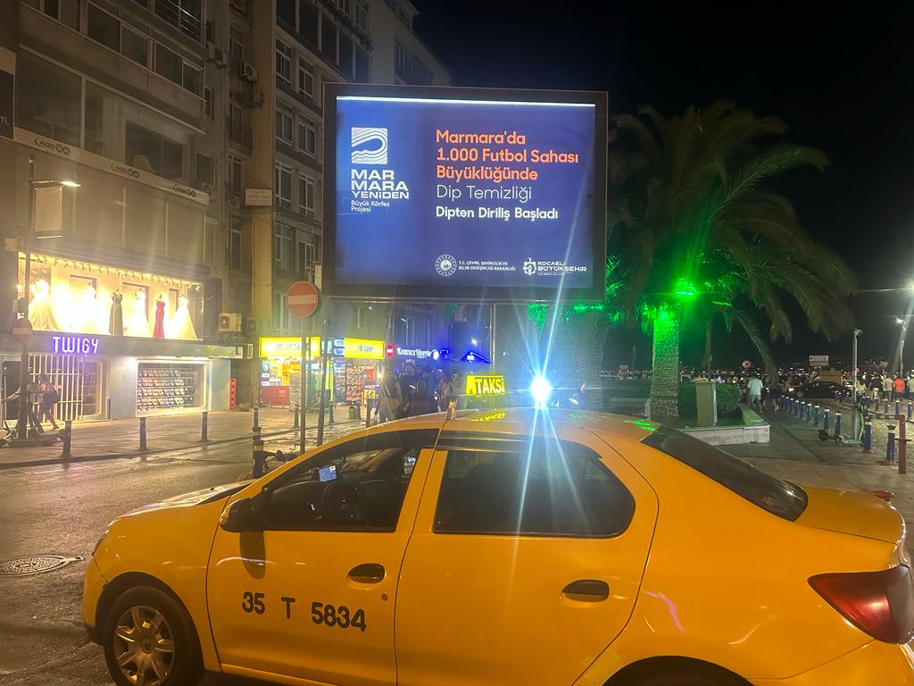 AK Parti’den sürpriz atak: Büyükşehir’i kendi billboardlarıyla vuruyorlar