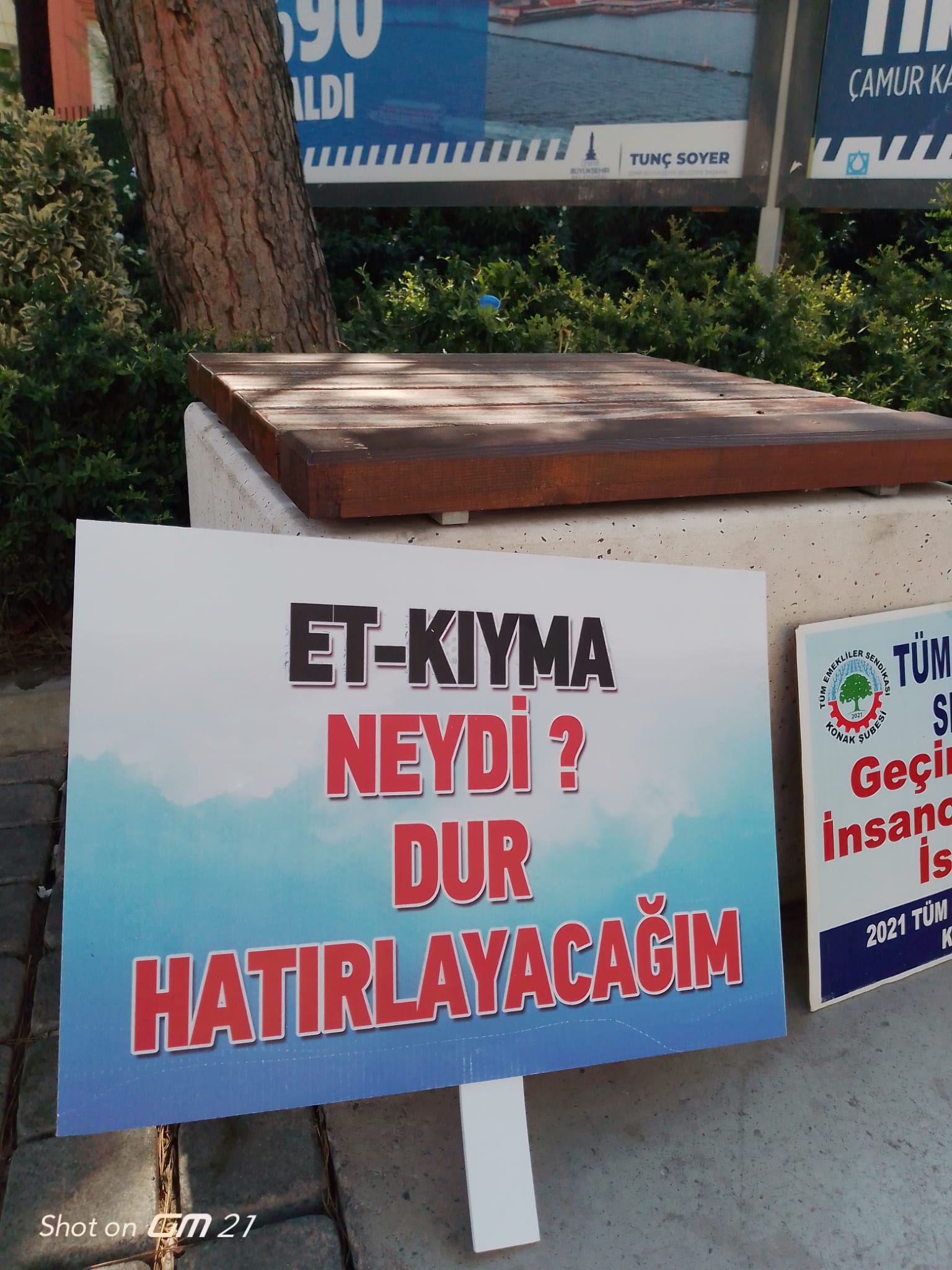 İzmirli emeklilerden maaş isyanı; “Et-kıyma neydi? Dur hatırlayacağım”
