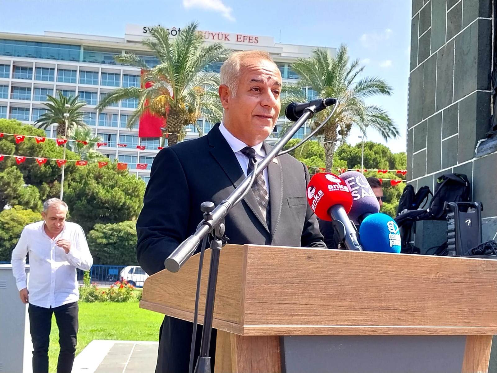 CHP İzmir'den direniş mesajlı Zafer Bayramı kutlaması:  