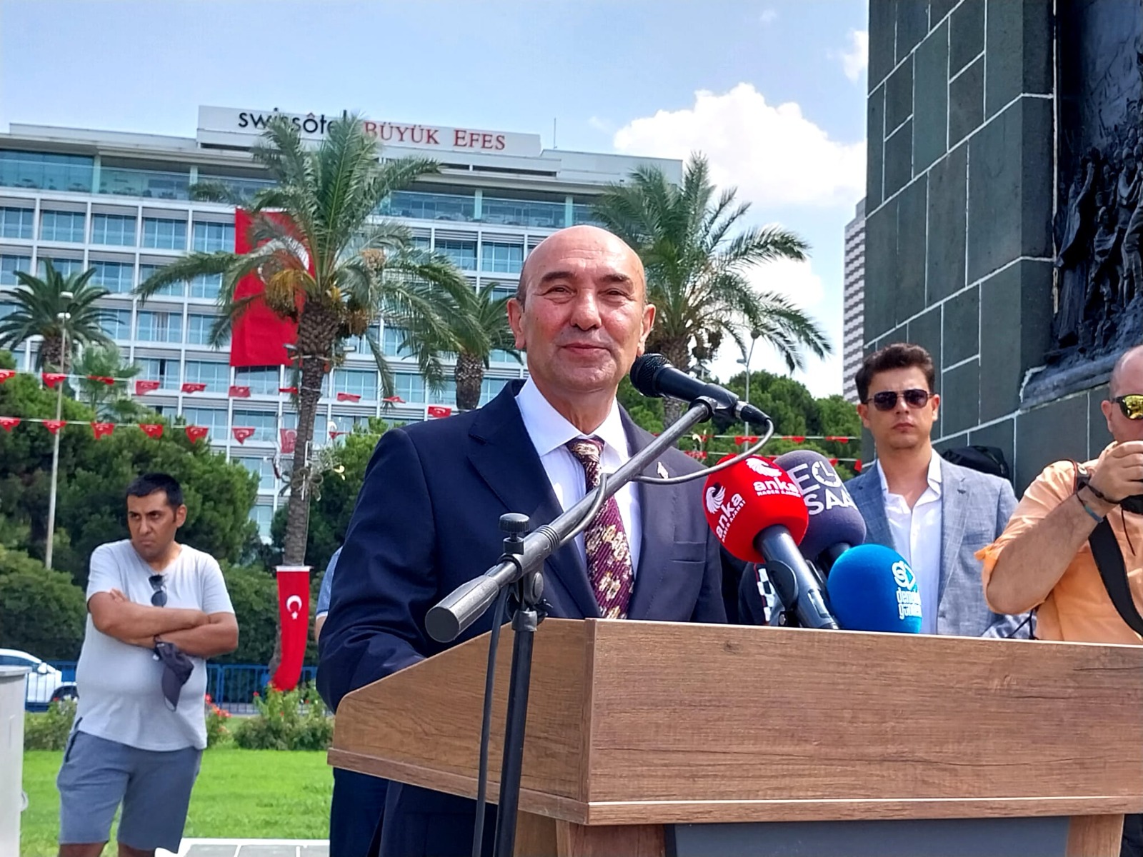CHP İzmir'den direniş mesajlı Zafer Bayramı kutlaması:  
