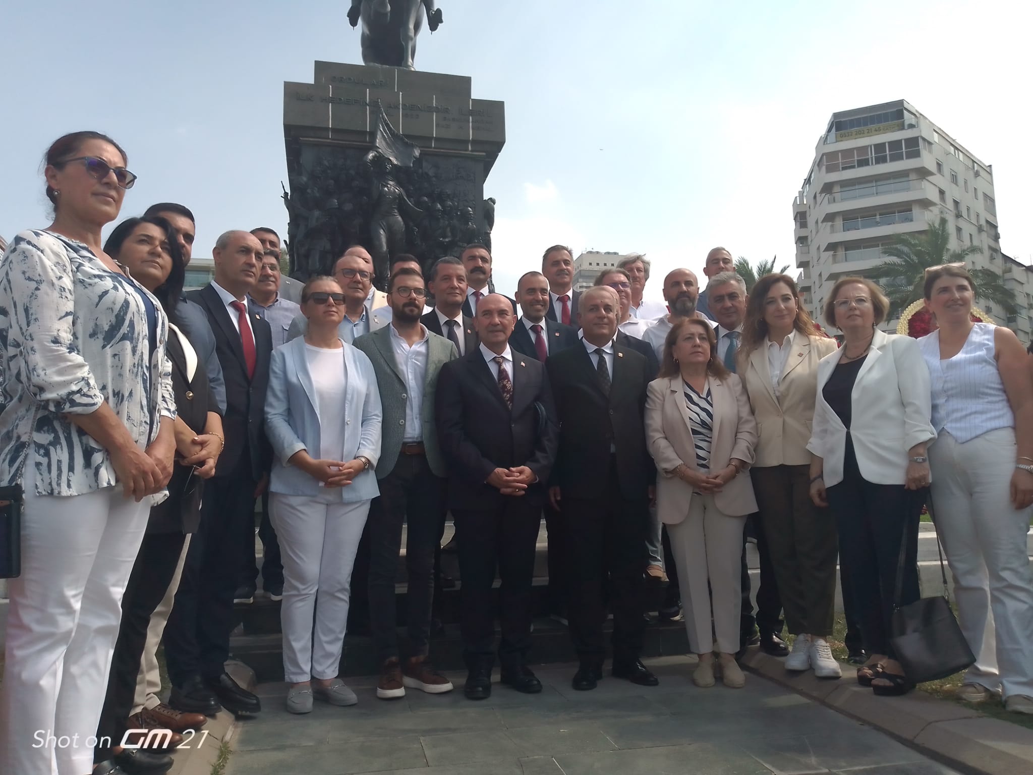 CHP İzmir'den direniş mesajlı Zafer Bayramı kutlaması:  