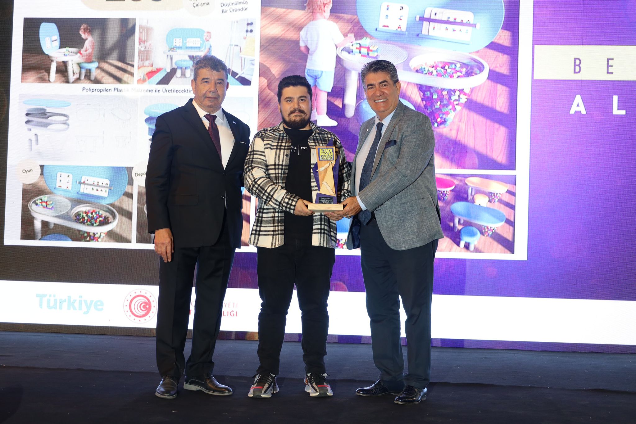 Ezber Bozan Tasarımcılar Ödüllerine Kavuştu