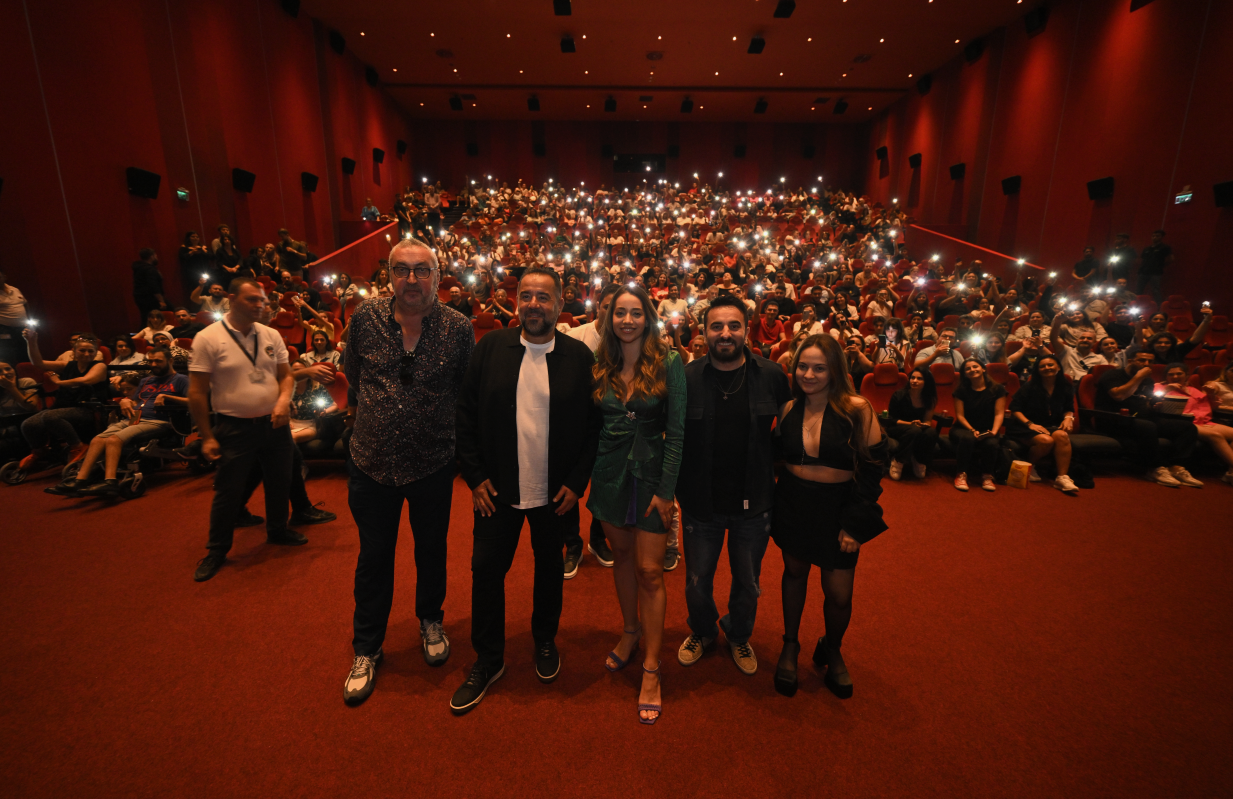 Ata Demirer’e İzmir’de Yoğun İlgi