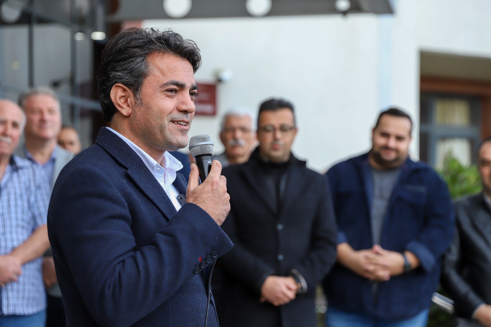 CHP Bayraklı Belediye Başkan Aday Adayı Ulaş Aydın, mesai arkadaşlarıyla vedalaştı
