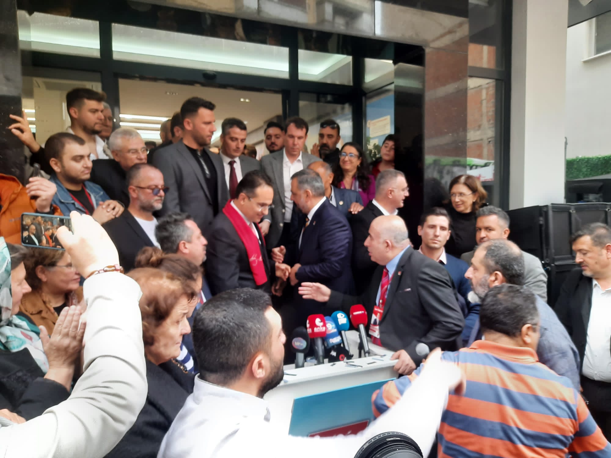 İzmir Büyükşehir Belediyesi için aday olan Olgun Atila; 