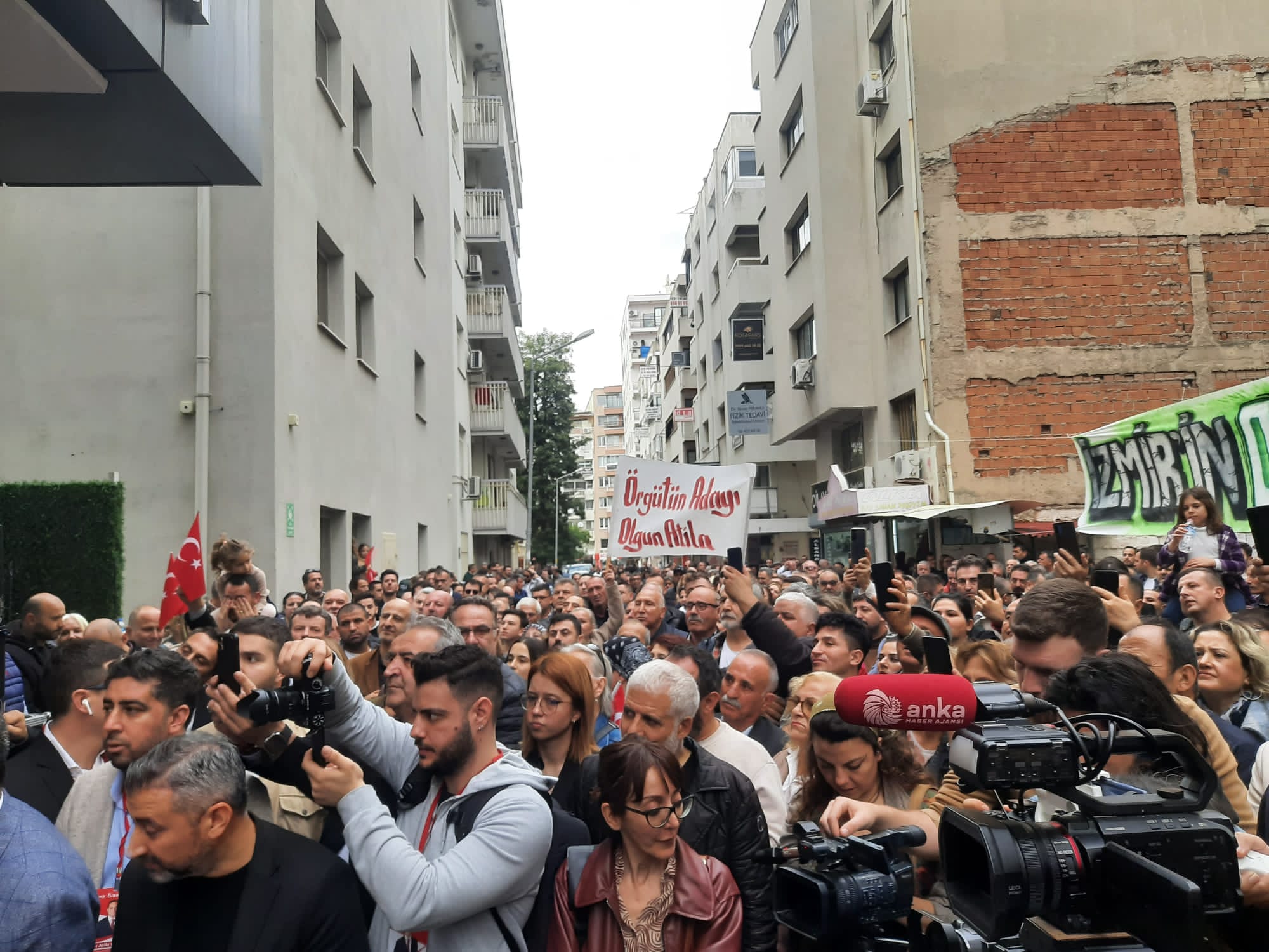 İzmir Büyükşehir Belediyesi için aday olan Olgun Atila; 