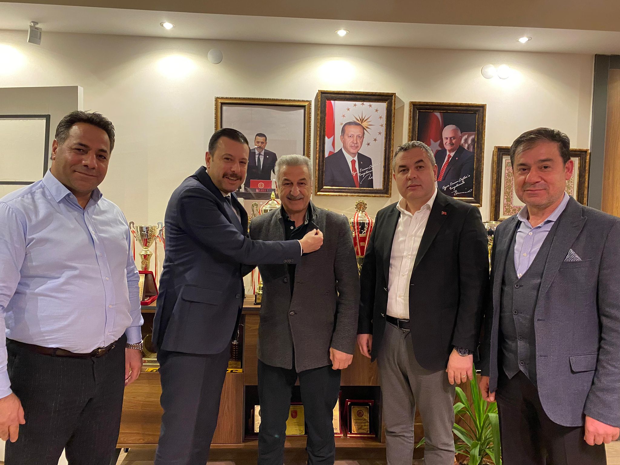 Uygur'un vefatından sonra istifa edip bağımsız kalmıştı