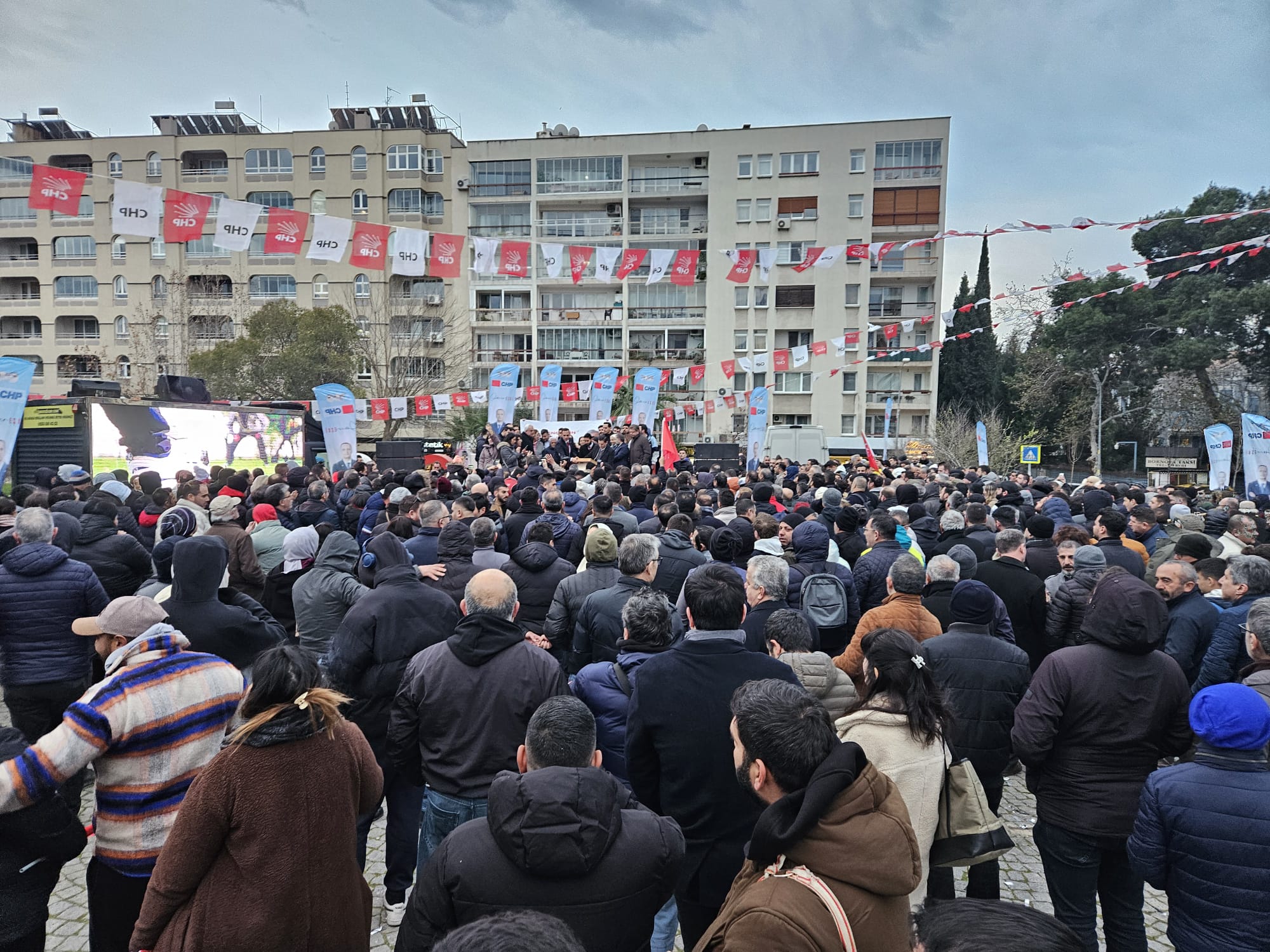 CHP Bornova Belediye Başkan Adayı Ömer Eşki’ye coşkulu karşılama