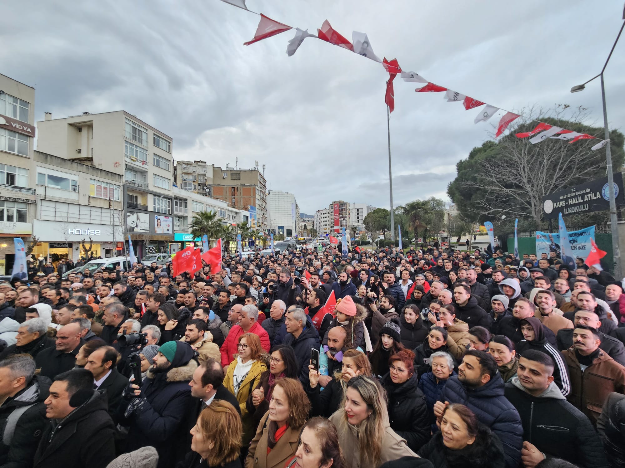 CHP Bornova Belediye Başkan Adayı Ömer Eşki’ye coşkulu karşılama