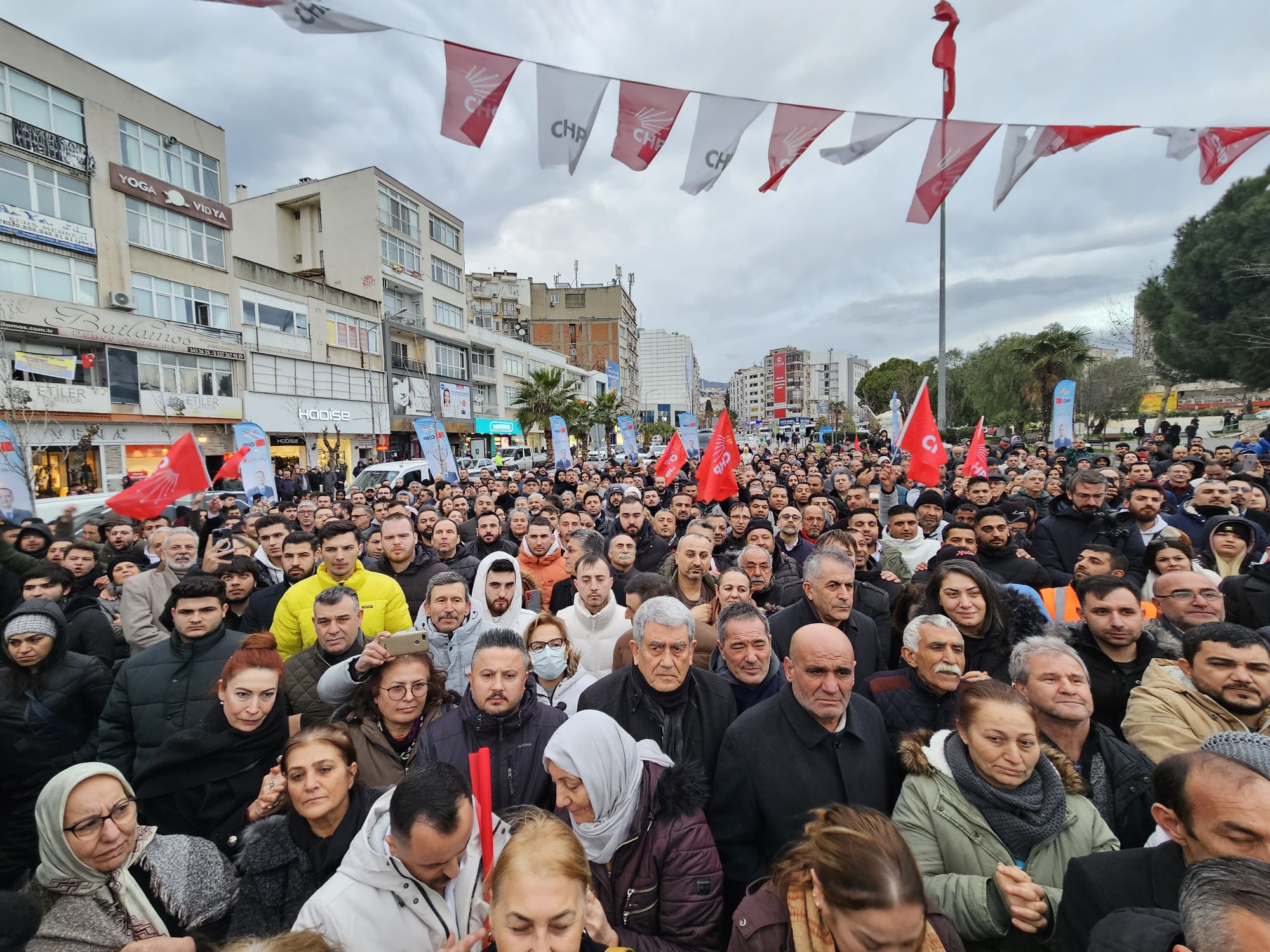 CHP Bornova Belediye Başkan Adayı Ömer Eşki’ye coşkulu karşılama
