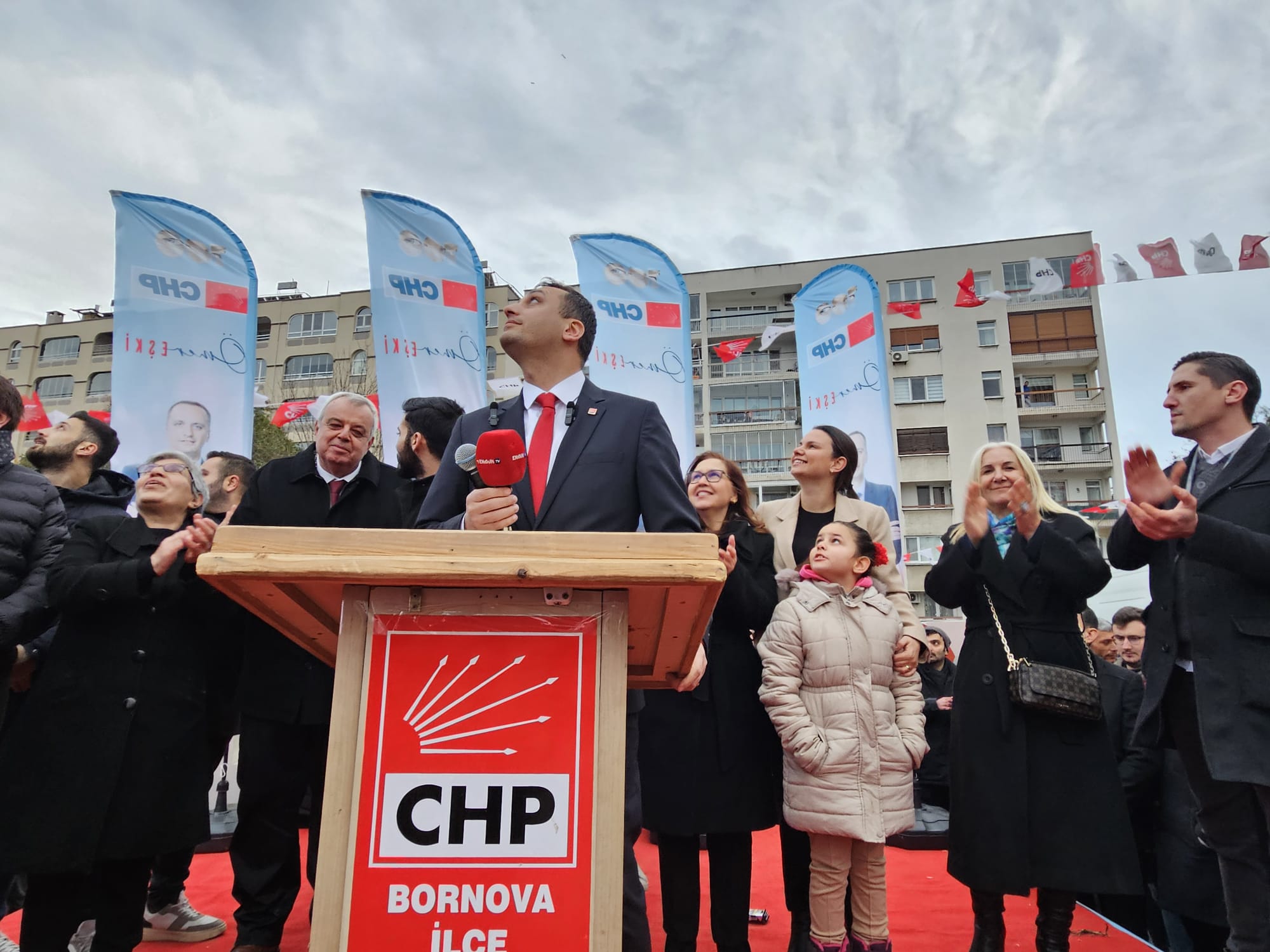 CHP Bornova Belediye Başkan Adayı Ömer Eşki’ye coşkulu karşılama