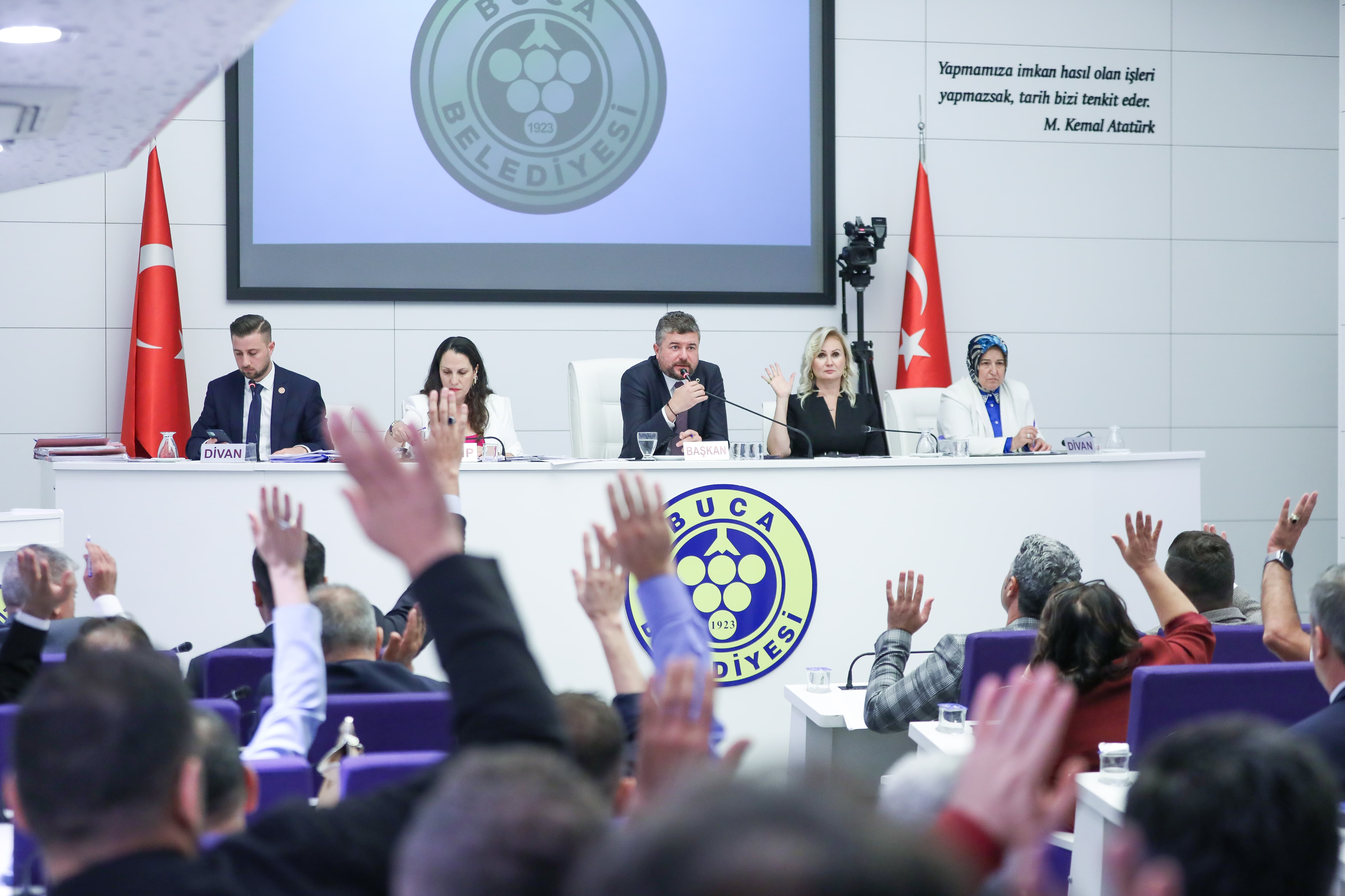 AK Partili meclis üyesi Geçgel’den okullardaki temizlik çalışmalarına destek