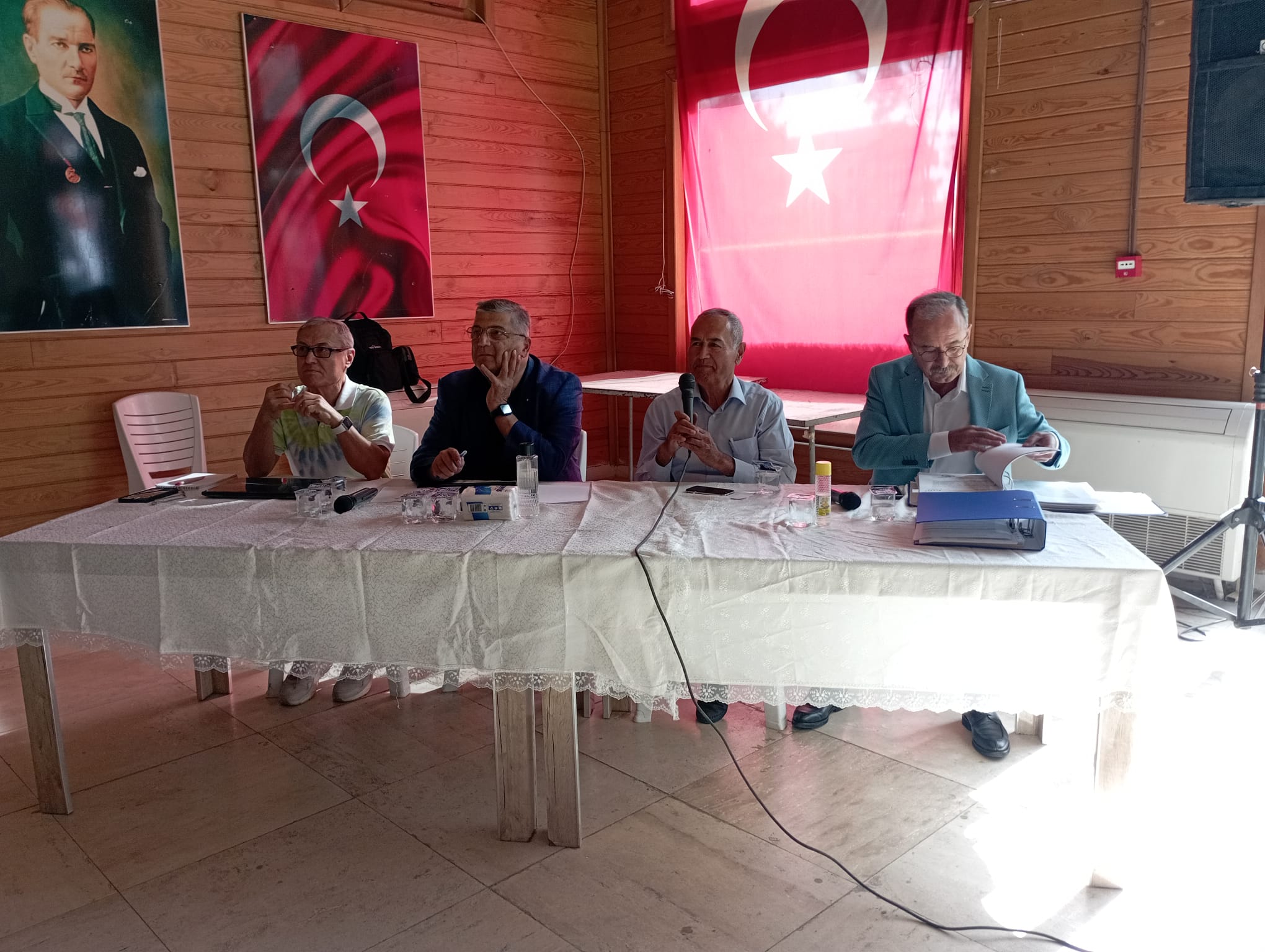 Eşme’de maden hayatı zehirliyor
