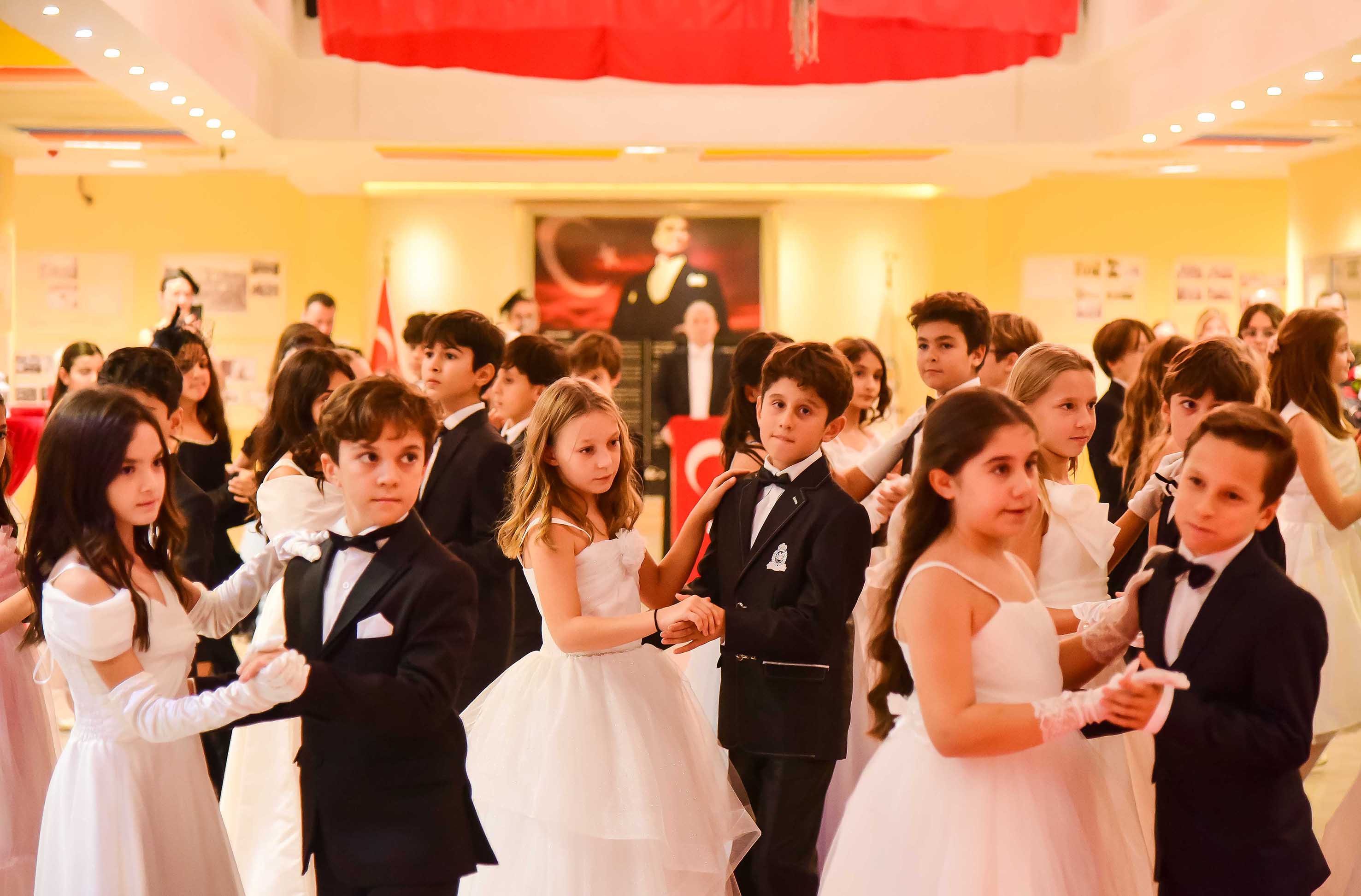 Cumhuriyet'in çınarları baloda buluştu