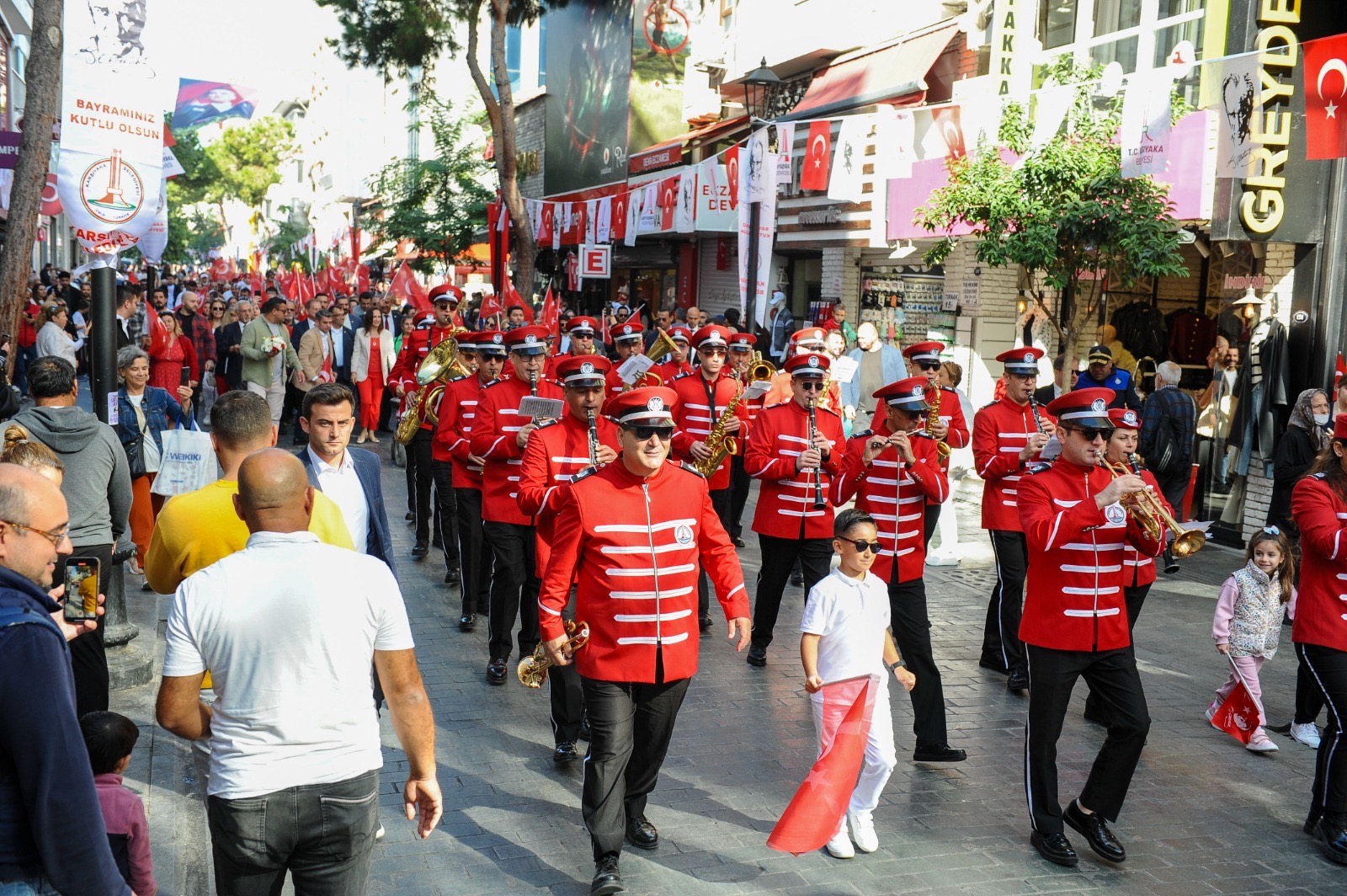 Karşıyaka’yı bayram coşkusu sardı!