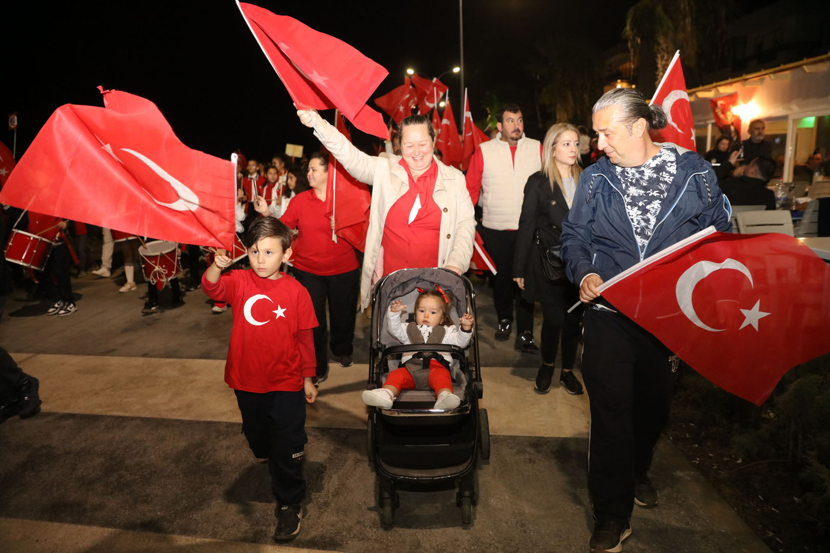 Güzelbahçe’de 101. Yıl coşkusu; ‘Sen Cumhuriyet’ tiyatro Oyunu Sergilendi