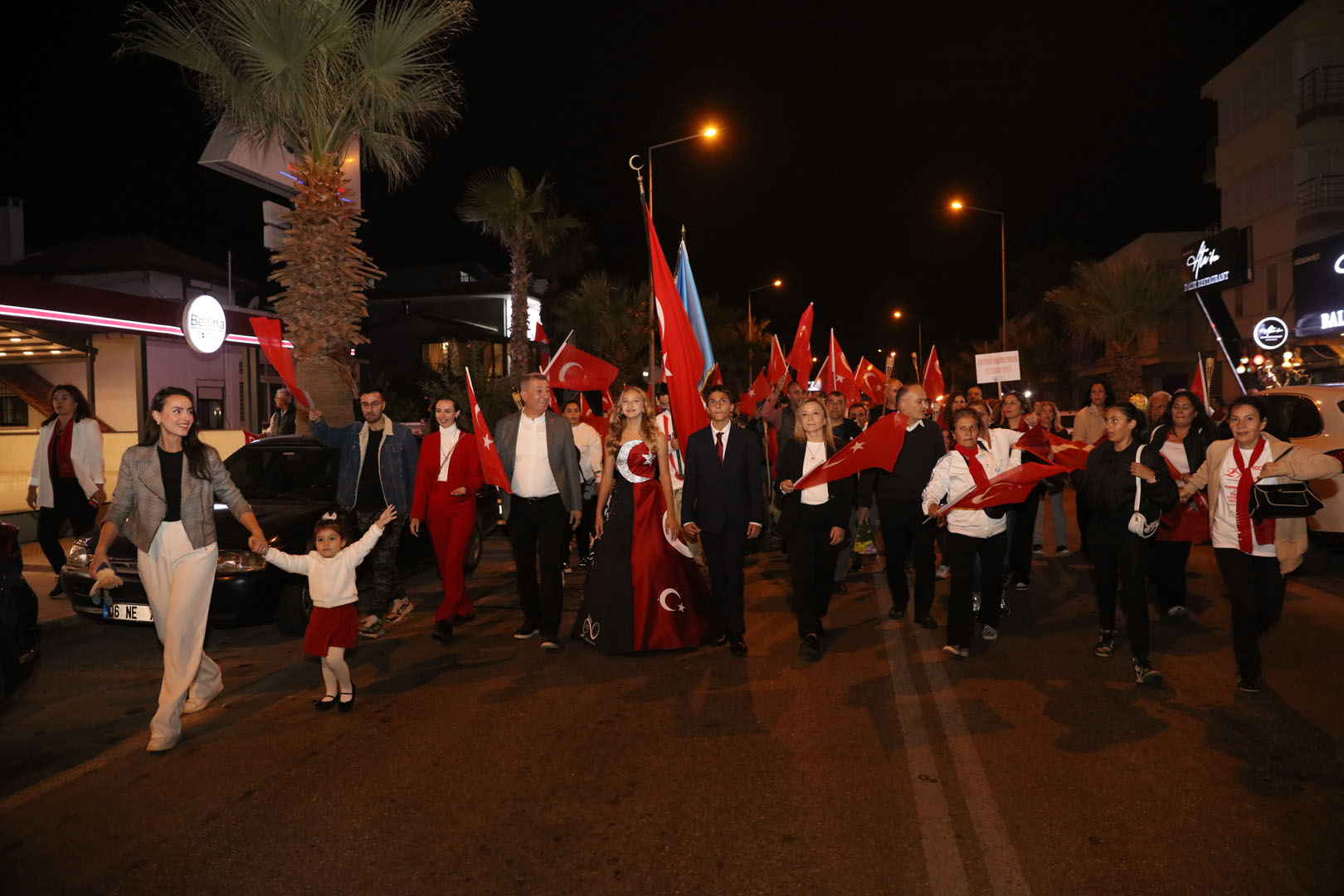 Güzelbahçe’de 101. Yıl coşkusu; ‘Sen Cumhuriyet’ tiyatro Oyunu Sergilendi