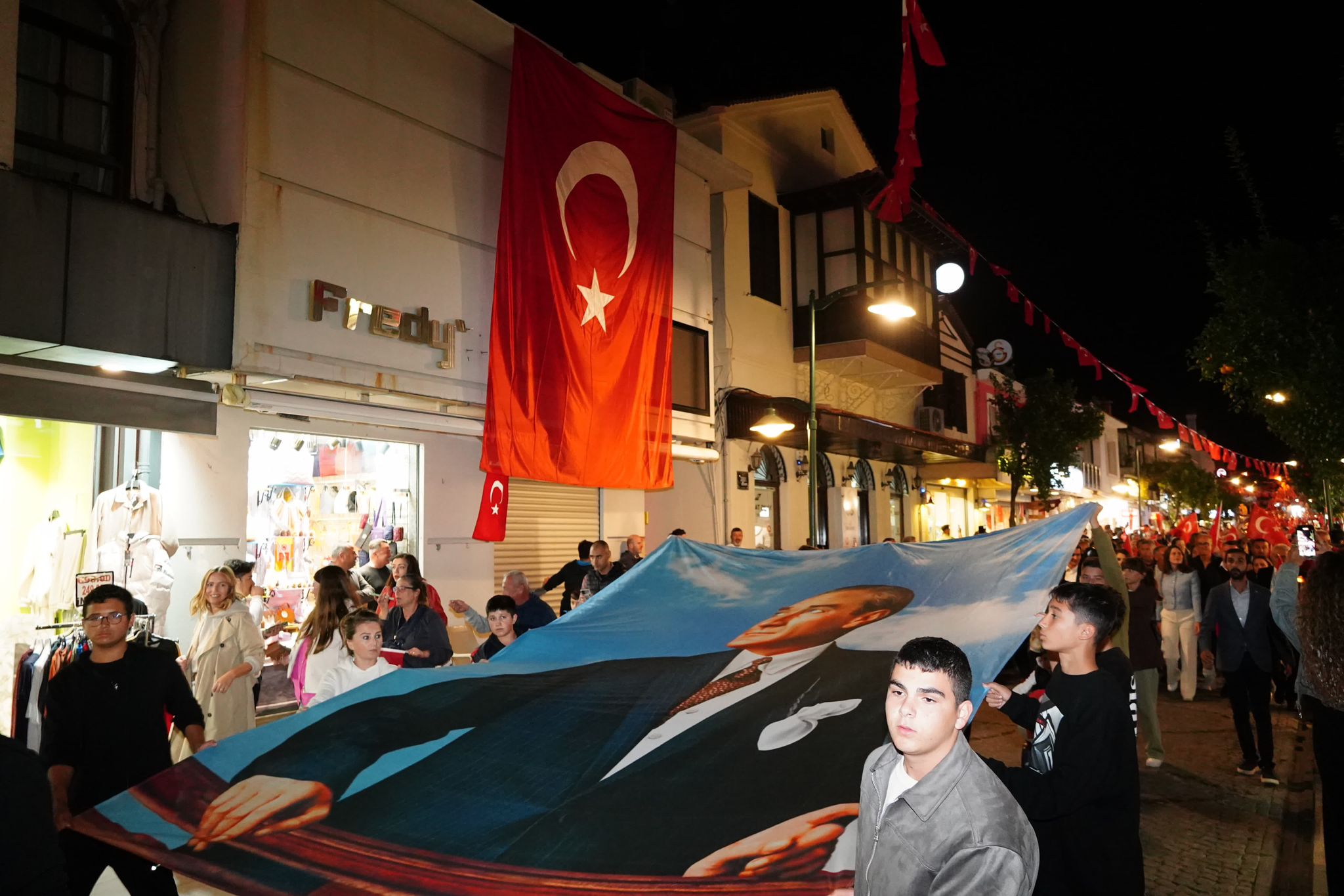 Çeşme’de görkemli 29 Ekim kutlamaları