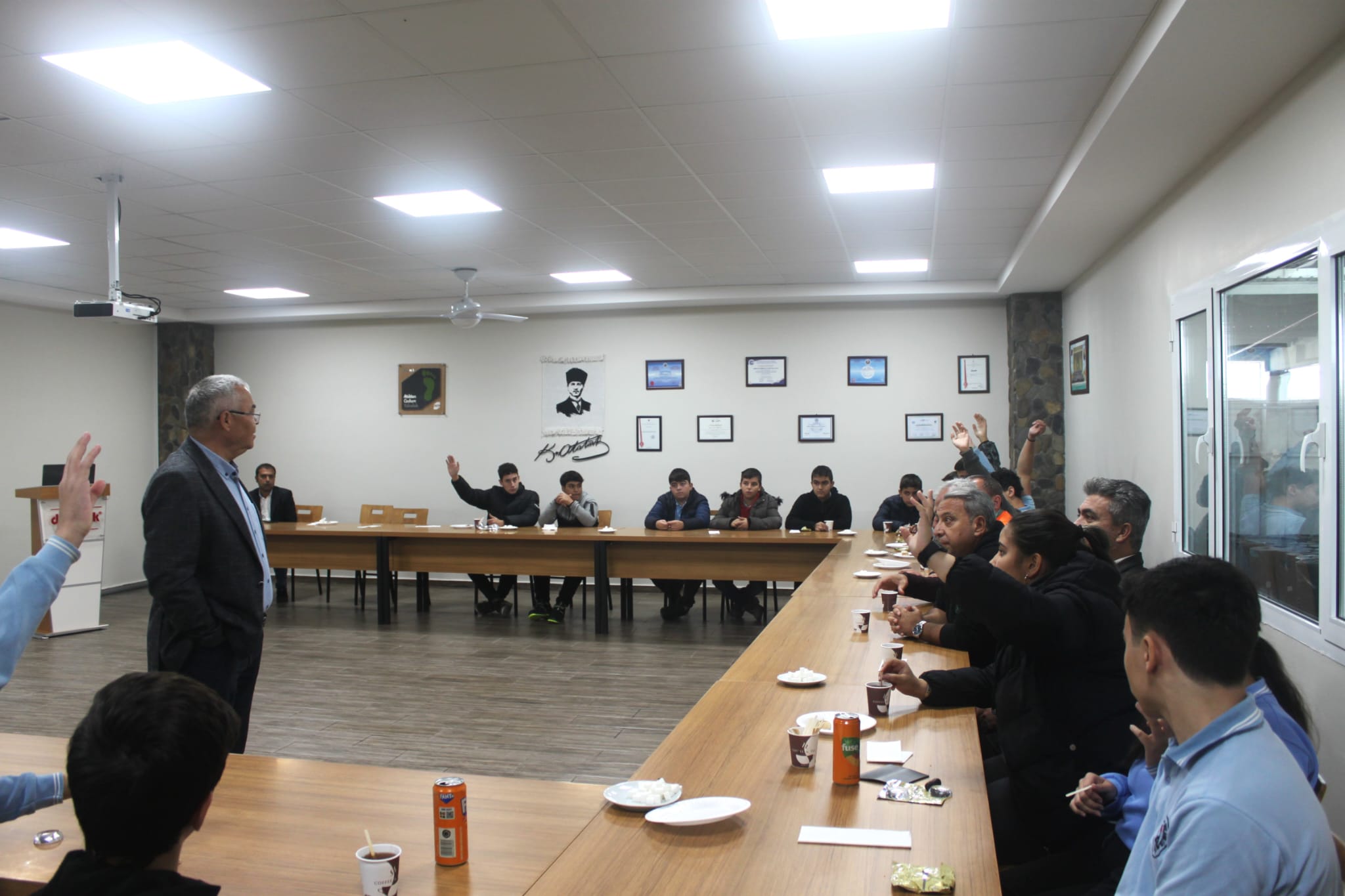 Metin Akdaş: “Mesleki Eğitim, Ülkemizin Geleceği İçin Büyük Önem Taşıyor”
