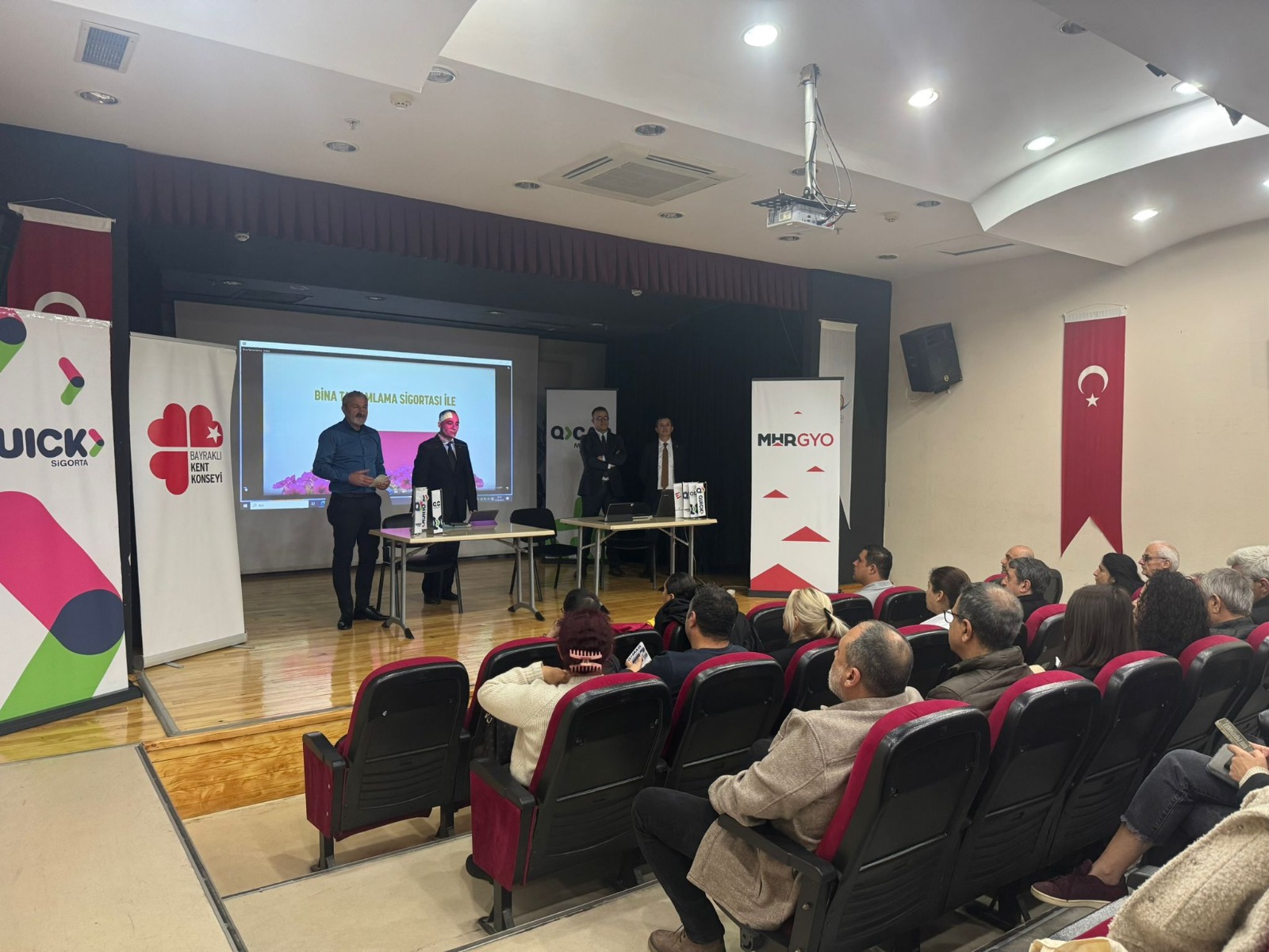 Bayraklı Kent Konseyi’nden Bina Tamamlama Sigortası Bilgilendirme Etkinliği!