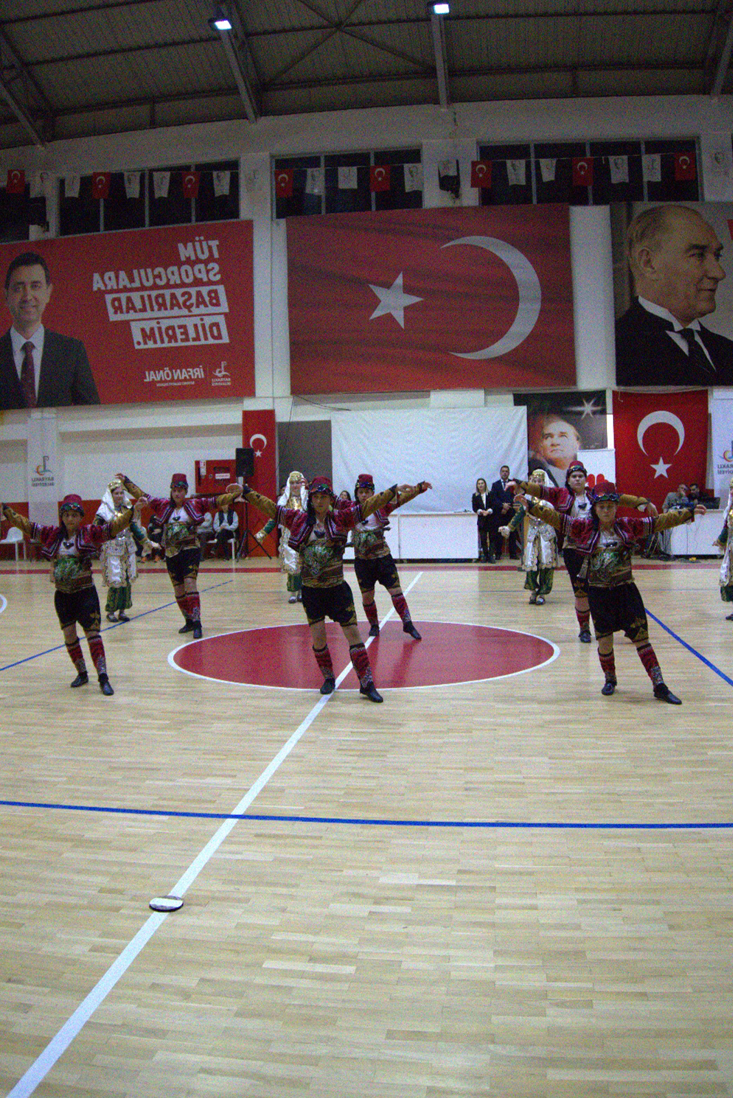 Bayraklı’da Dansın Büyüsü: Kent Konseyi’nden Sanat Dolu Bir Gece