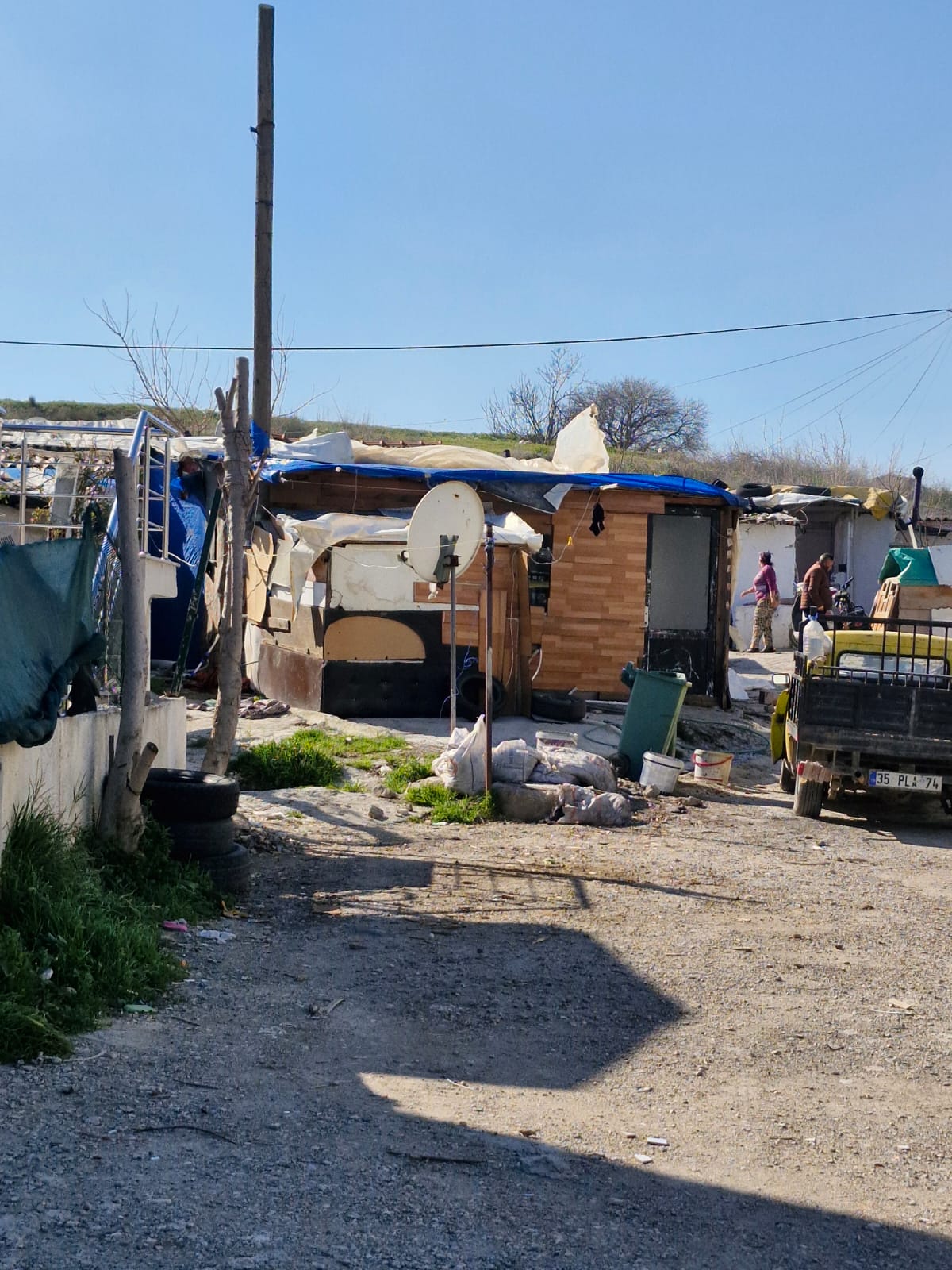Urla’da yıkım durdu: Romanların barınma sorunu çözülecek!