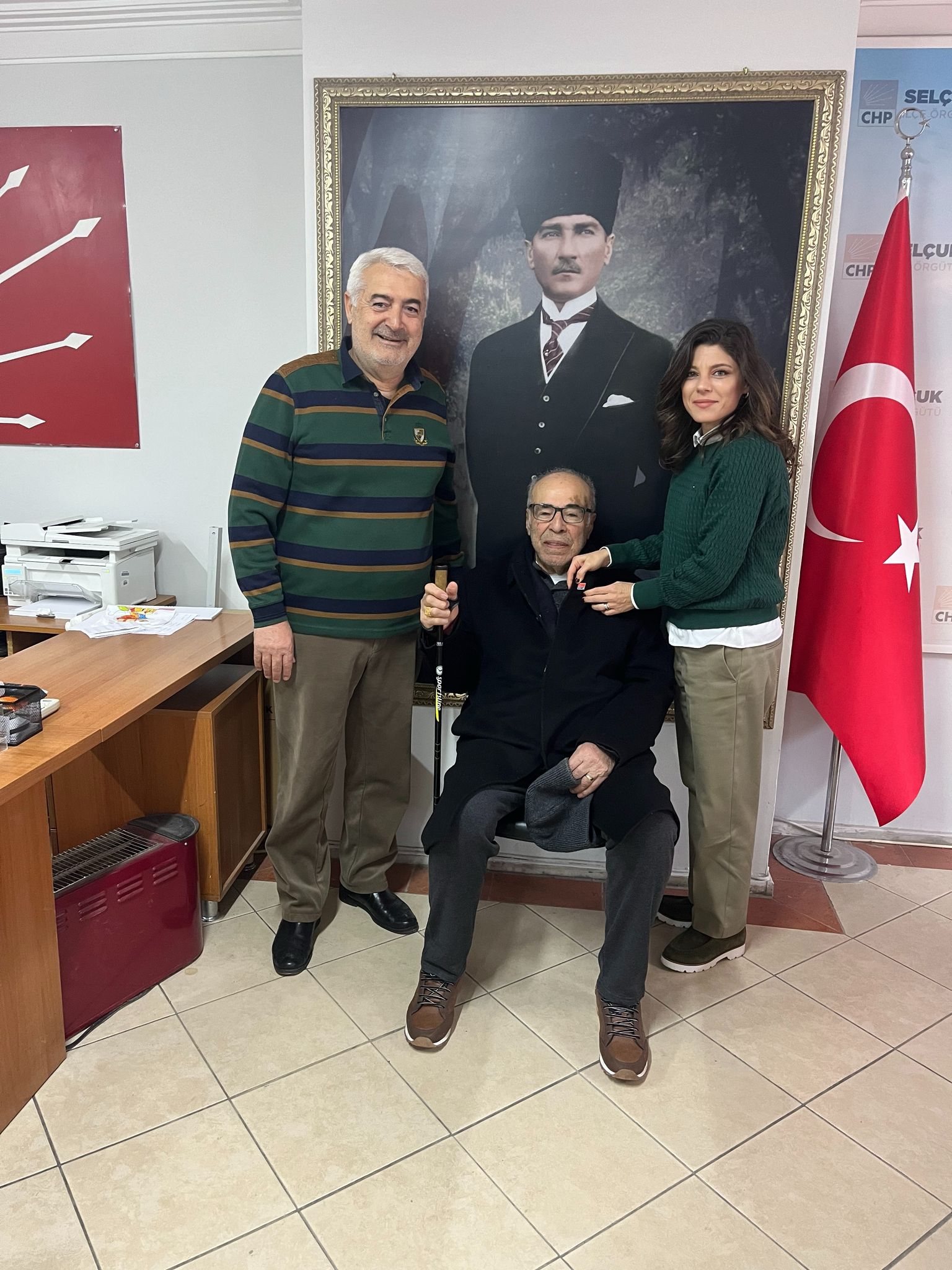 Efes Selçuk’ta İkı̇ Çınardan İmamoğlu’na Destek: Üye Oldular Değı̇şı̇m Dedı̇ler!
