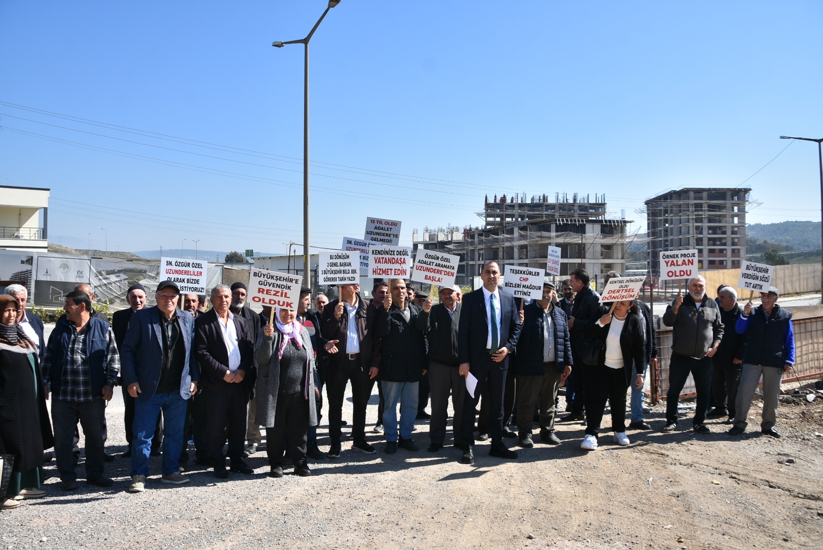 Uzundere Kentsel Dönüşüm Mağdurlarından Başkan Cemil Tugay’a Tepki: 
