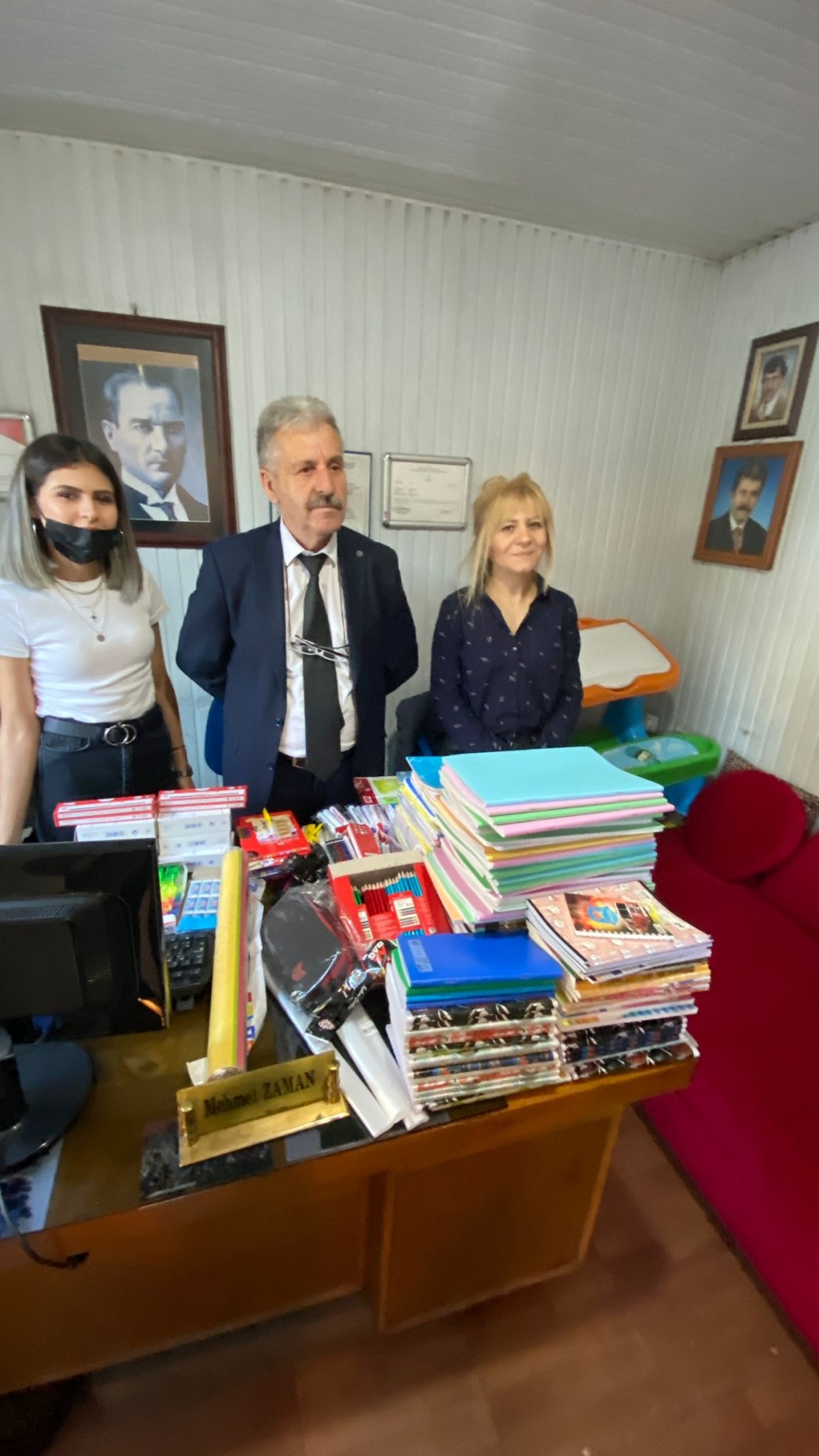 İki arkadaş 'İyiliğe dönüştür' dedi, 75 öğrenciye destek oldu 3