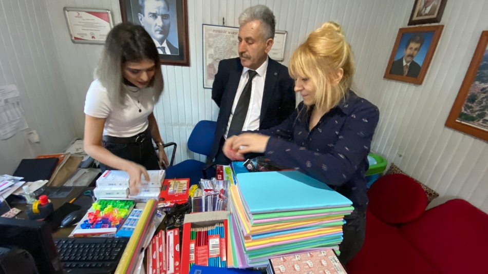 İki arkadaş 'İyiliğe dönüştür' dedi, 75 öğrenciye destek oldu 2