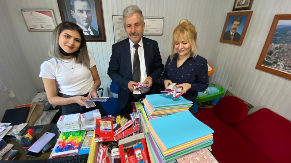 İki arkadaş 'İyiliğe dönüştür' dedi, 75 öğrenciye destek oldu 1