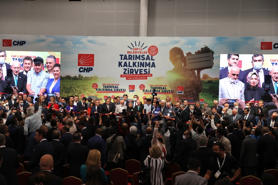 İzmir Büyükşehir Belediyesi “Başka Bir Tarım Mümkün” vizyonuyla CHP'li Belediyeler Tarımsal Kalkınma Zirvesi'nde 7