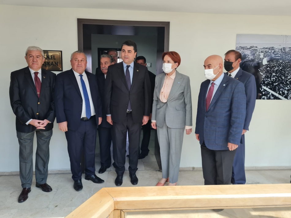 Demokrat Parti Genel Başkanı Gültekin Uysal, İyi Parti Genel Başkanı Meral Akşener’i makamında ağırladı 7