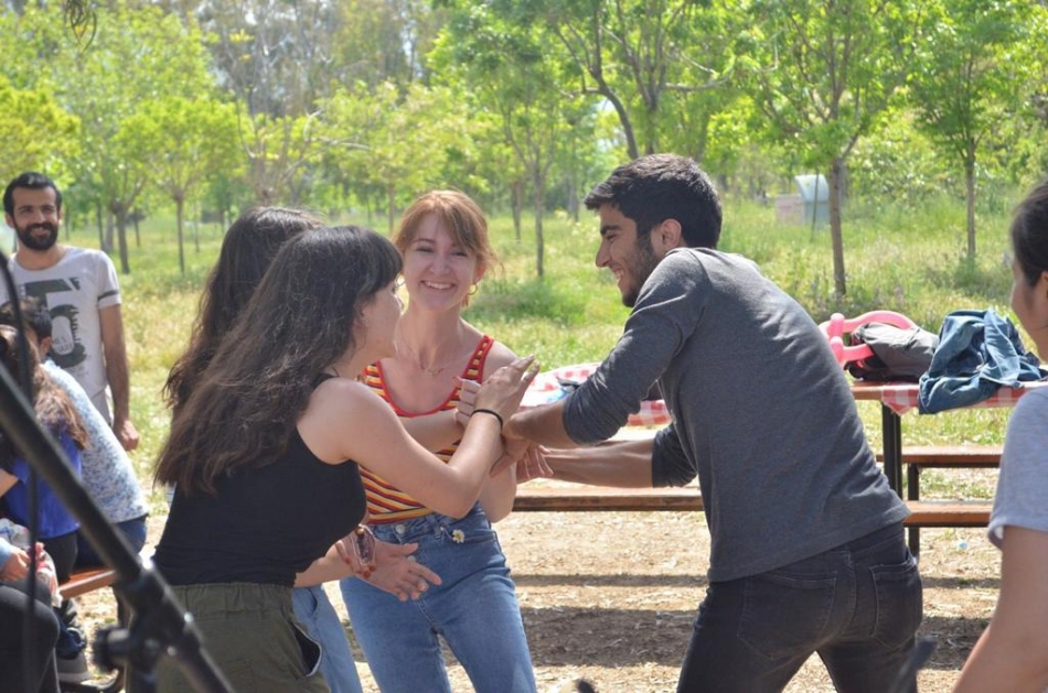 Serüven Kültür Derneği yeniden açılıyor: İzmir'in yerli grubu Praksis dernek için sahneye çıkıyor 3