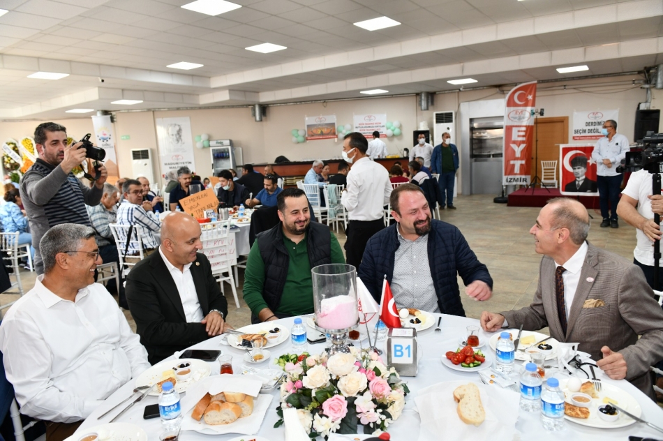 CHP Çiğli’den EYT’lilere büyük destek: Çözüm önerileri raporlaştırılarak Genel Başkana gönderilecek! 13