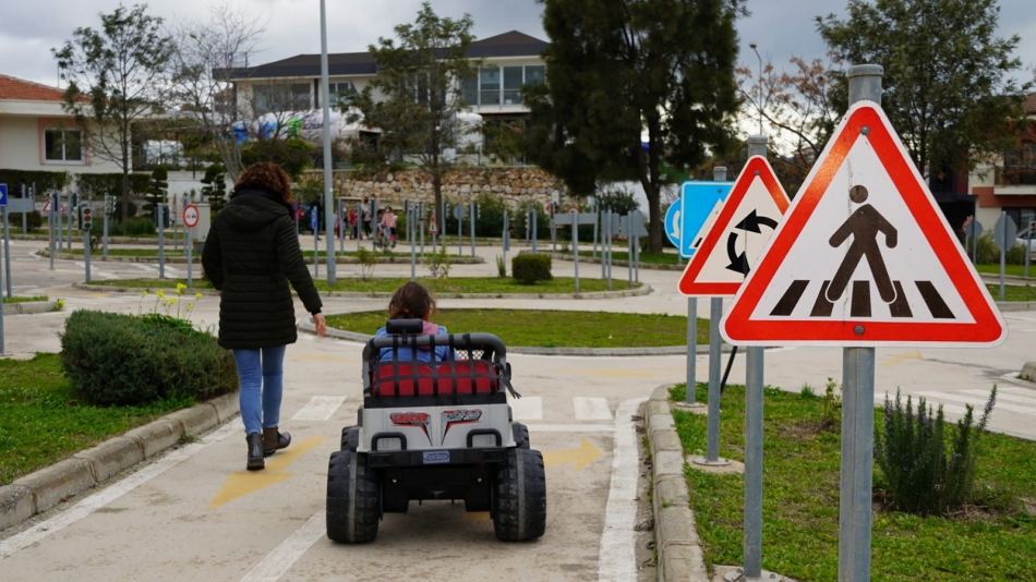 Çeşme Belediyesi’nden anaokulu öğrencilerine trafik eğitimi 7