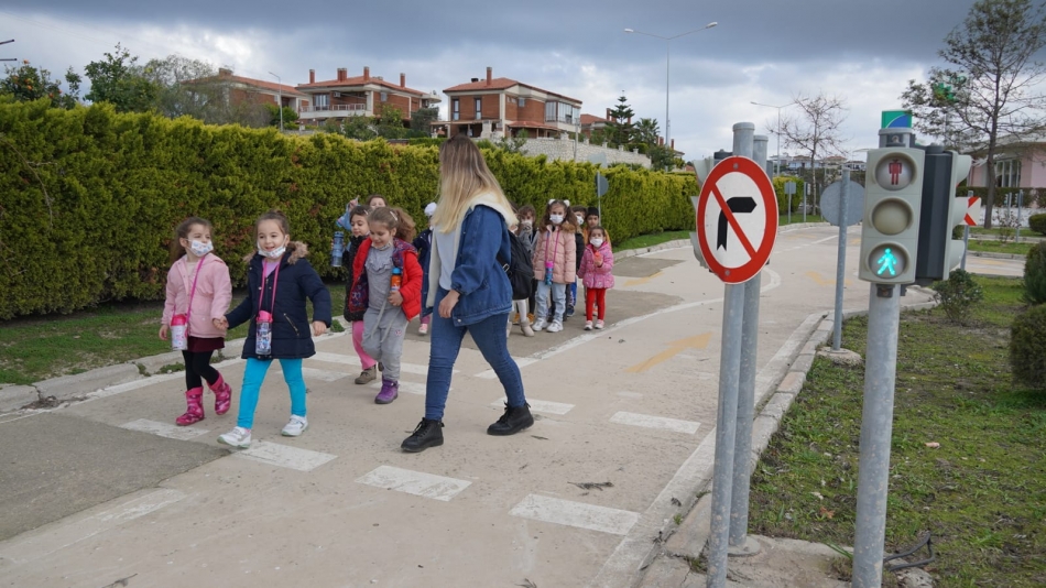 Çeşme Belediyesi’nden anaokulu öğrencilerine trafik eğitimi 6