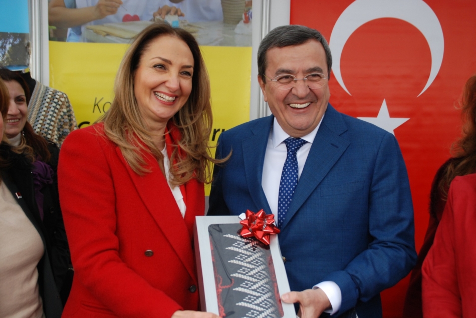 CHP Kadın Kolları Başkanı Nazlıaka İzmirli kadınlarla bir araya geldi 2