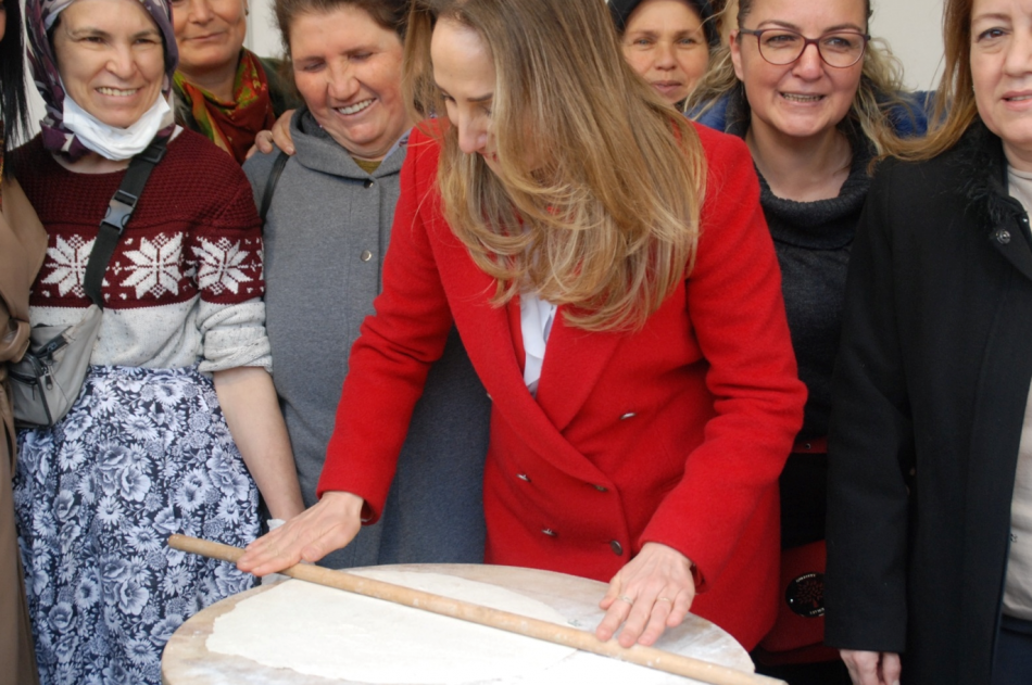 CHP Kadın Kolları Başkanı Nazlıaka İzmirli kadınlarla bir araya geldi 6